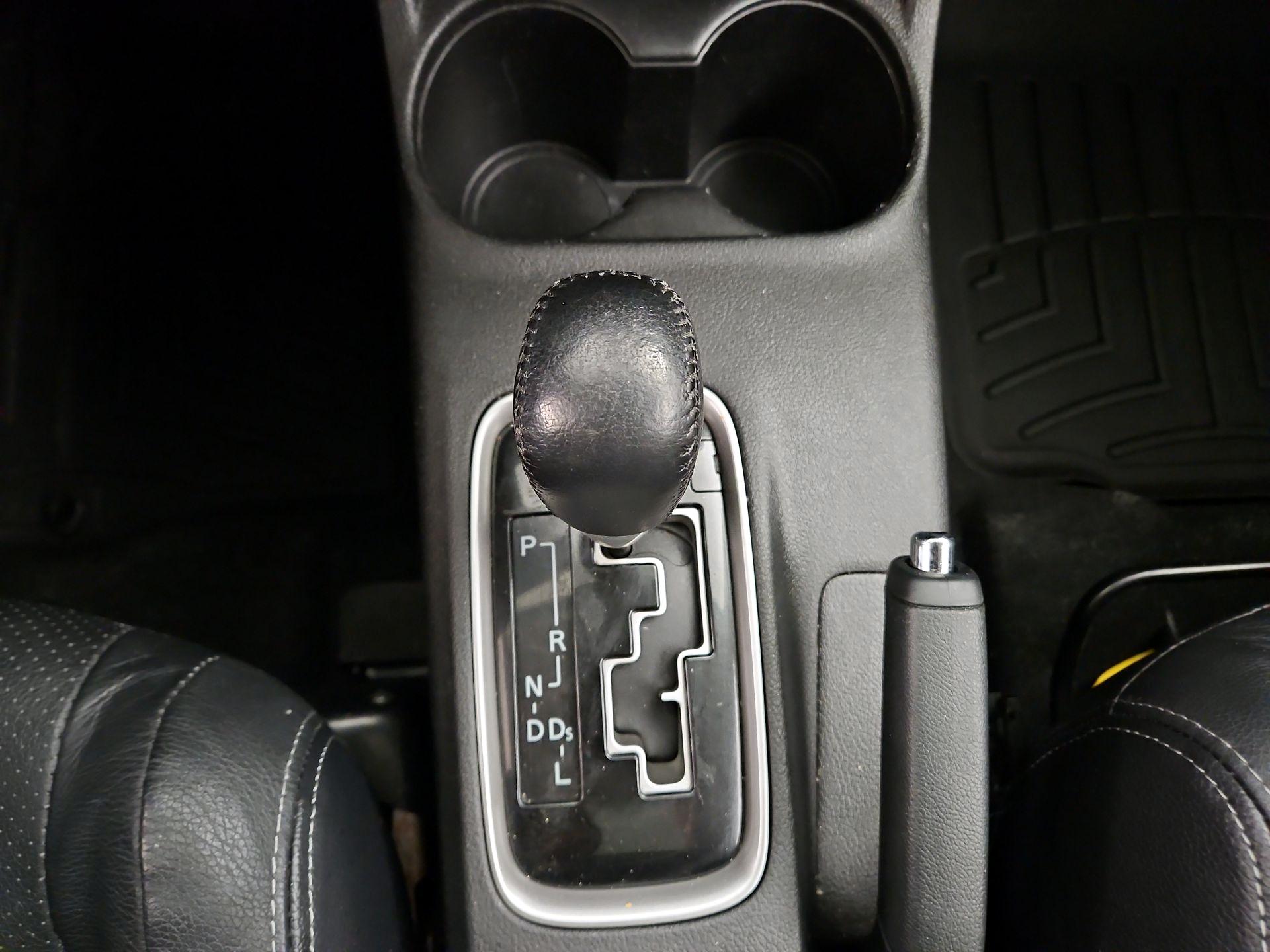 Thumbnail: 2016 Mitsubishi Outlander - 17