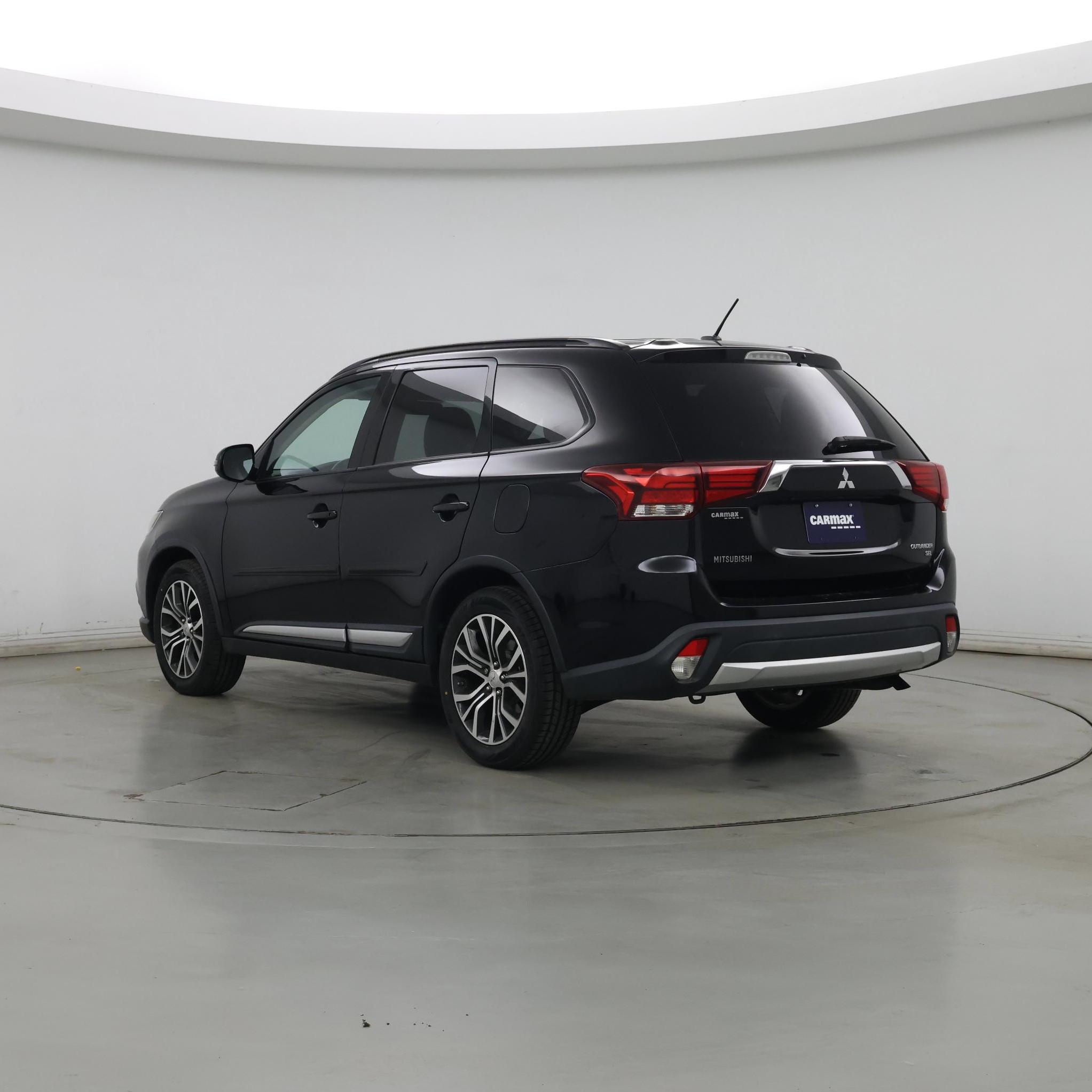 Thumbnail: 2016 Mitsubishi Outlander - 2