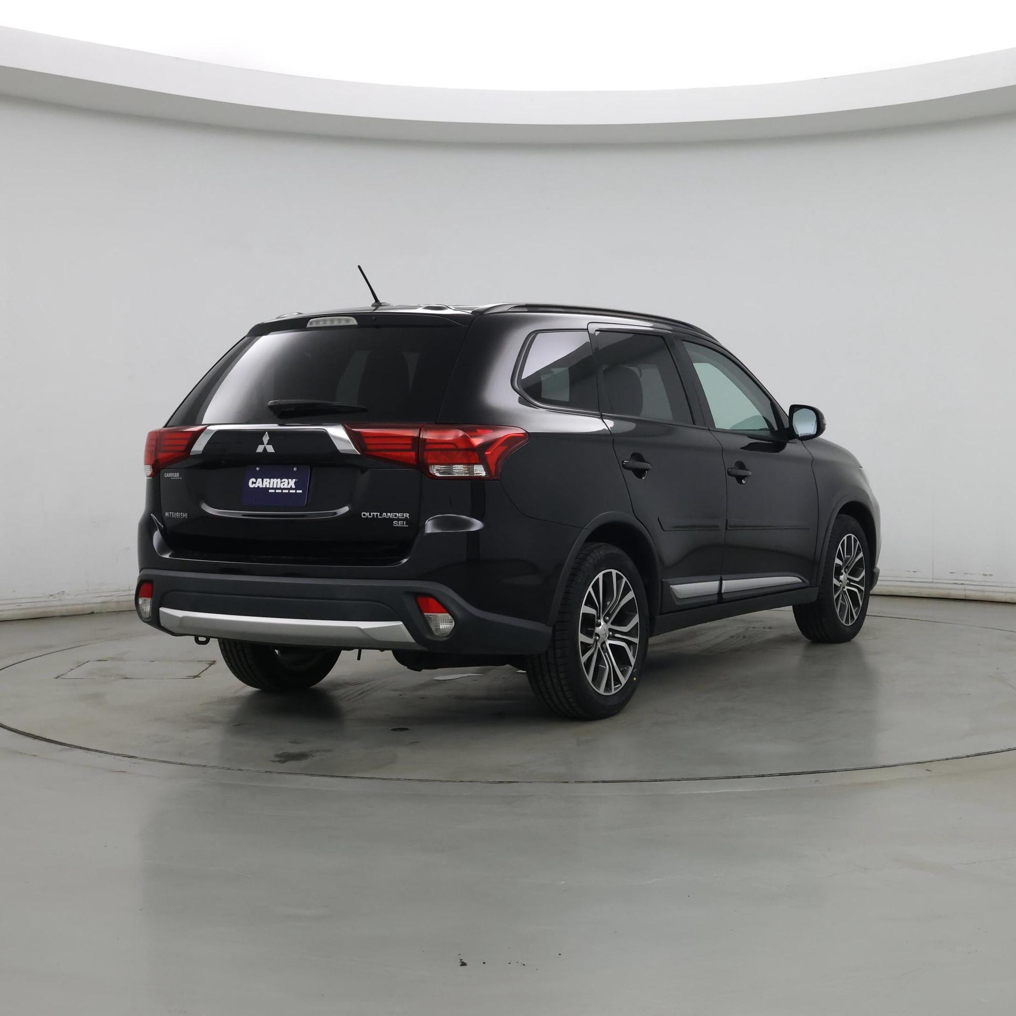 Thumbnail: 2016 Mitsubishi Outlander - 8