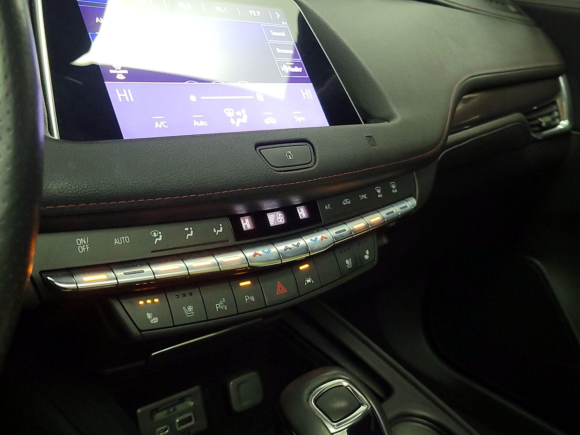 Thumbnail: 2019 Cadillac XT4 - 17