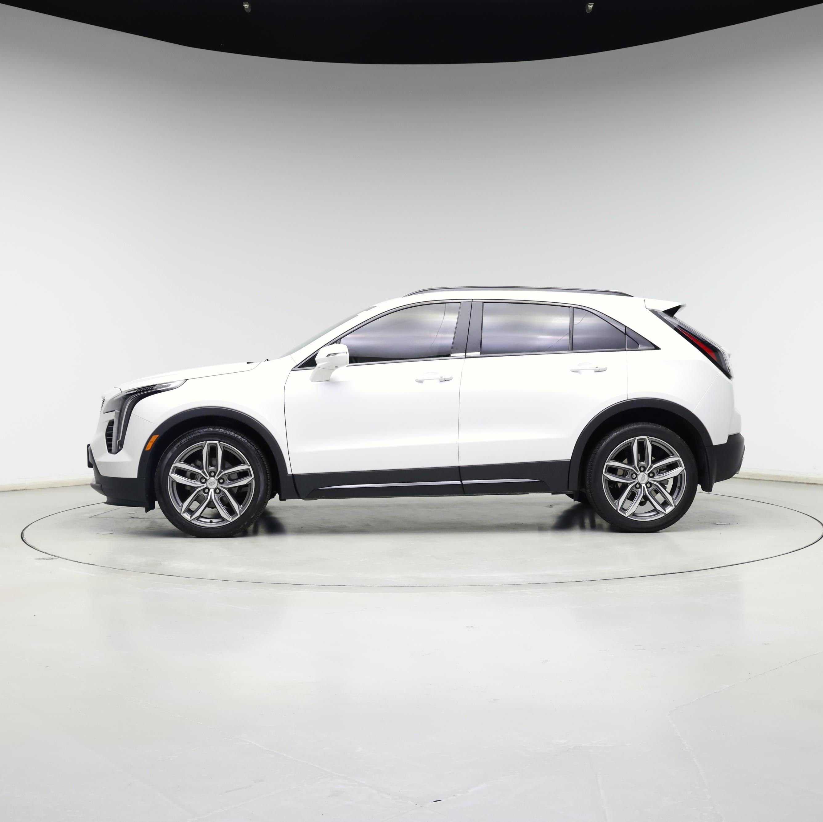 Thumbnail: 2019 Cadillac XT4 - 3
