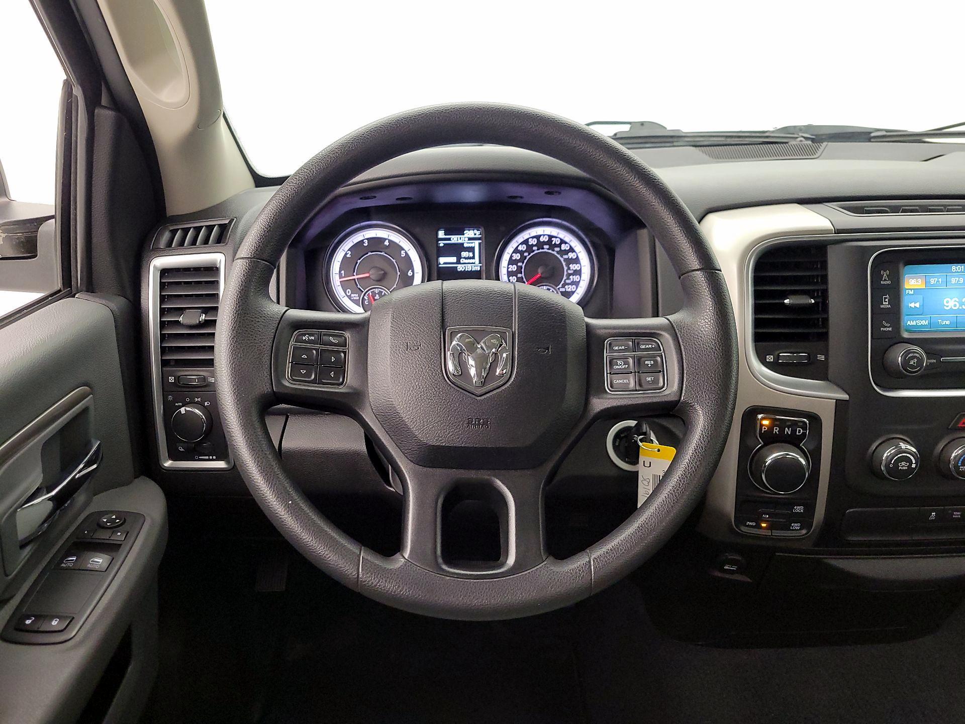 Thumbnail: 2020 RAM 1500 Classic - 10