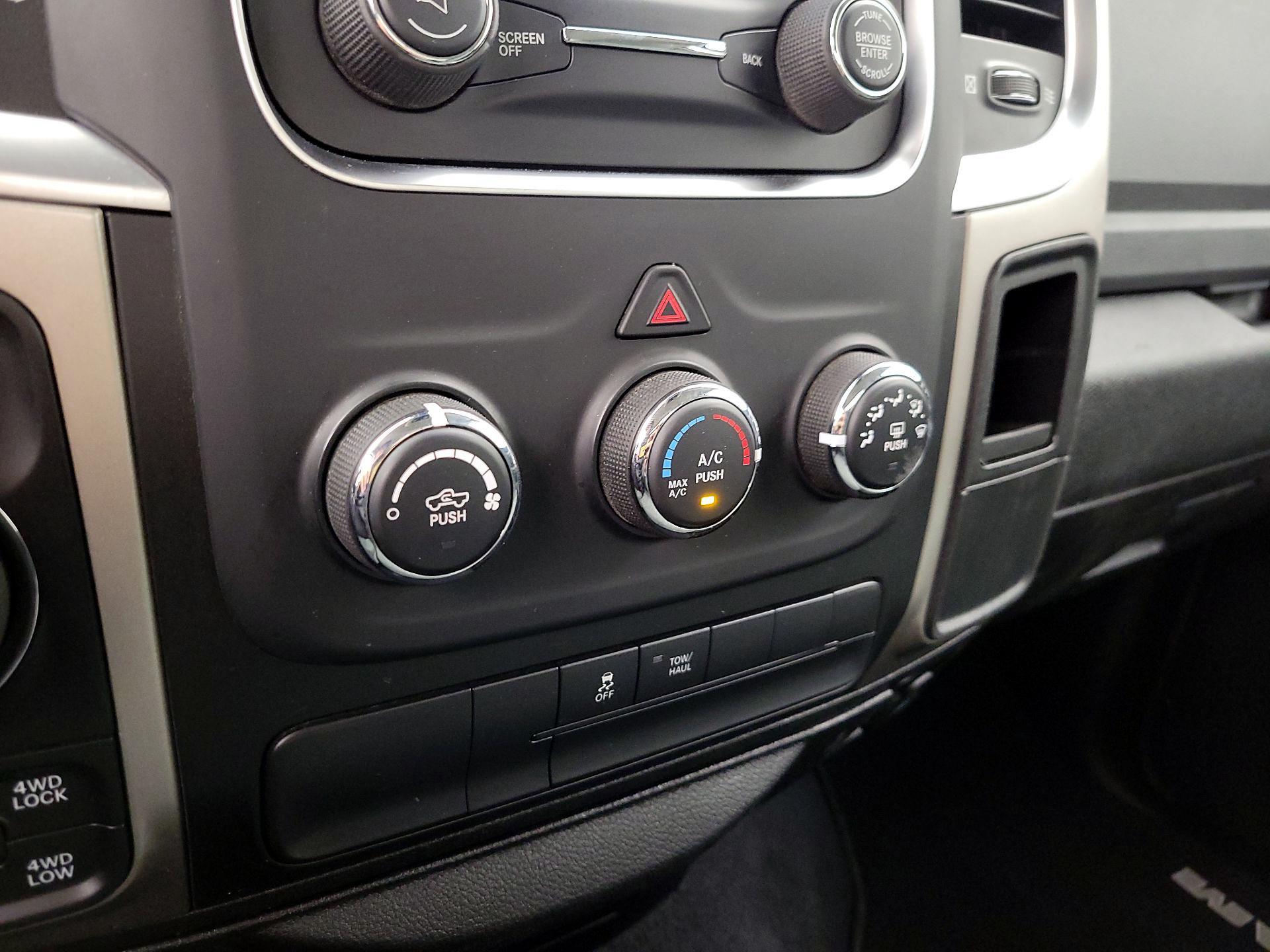 Thumbnail: 2020 RAM 1500 Classic - 16