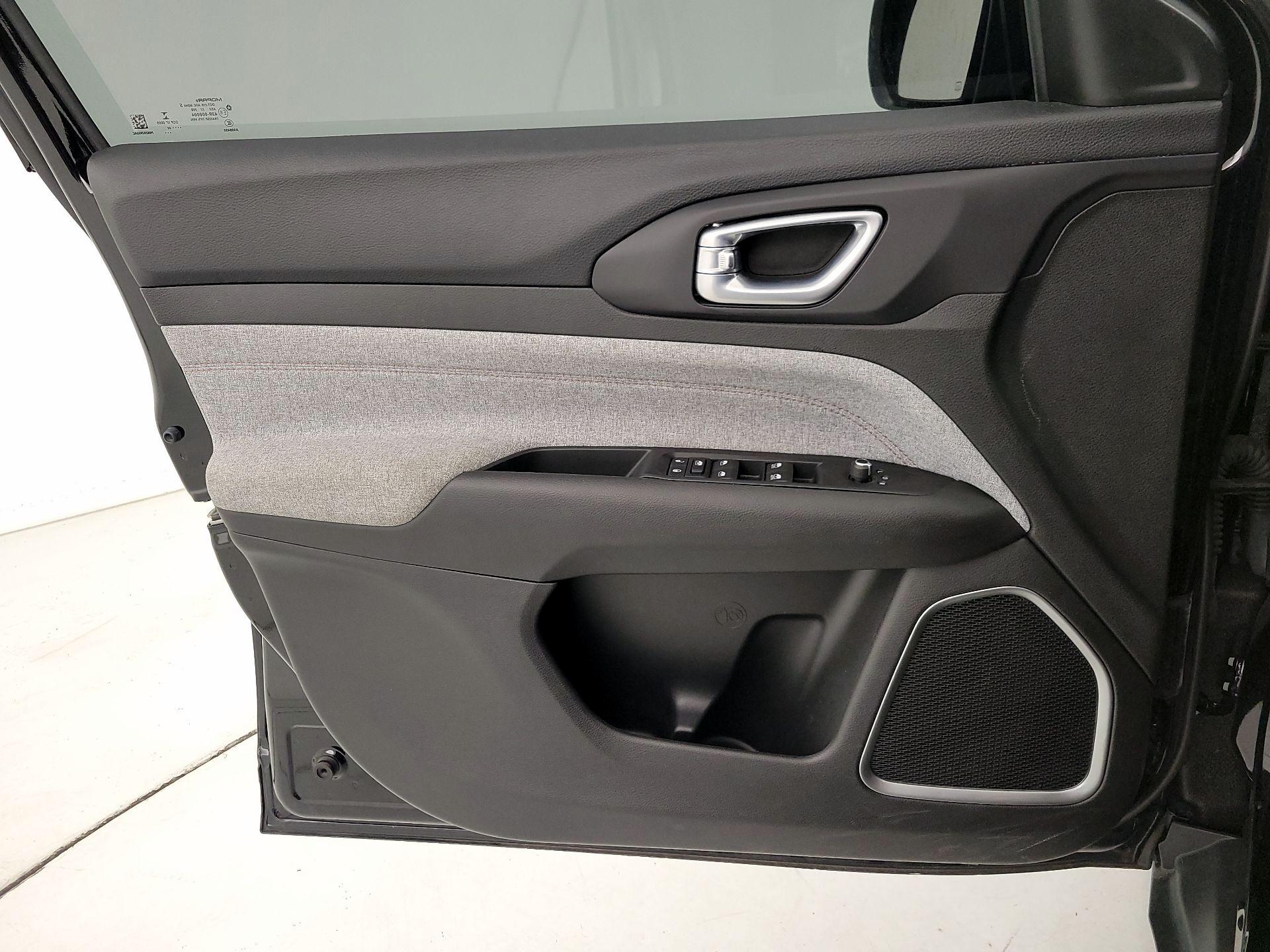 Thumbnail: 2022 Jeep Compass - 12