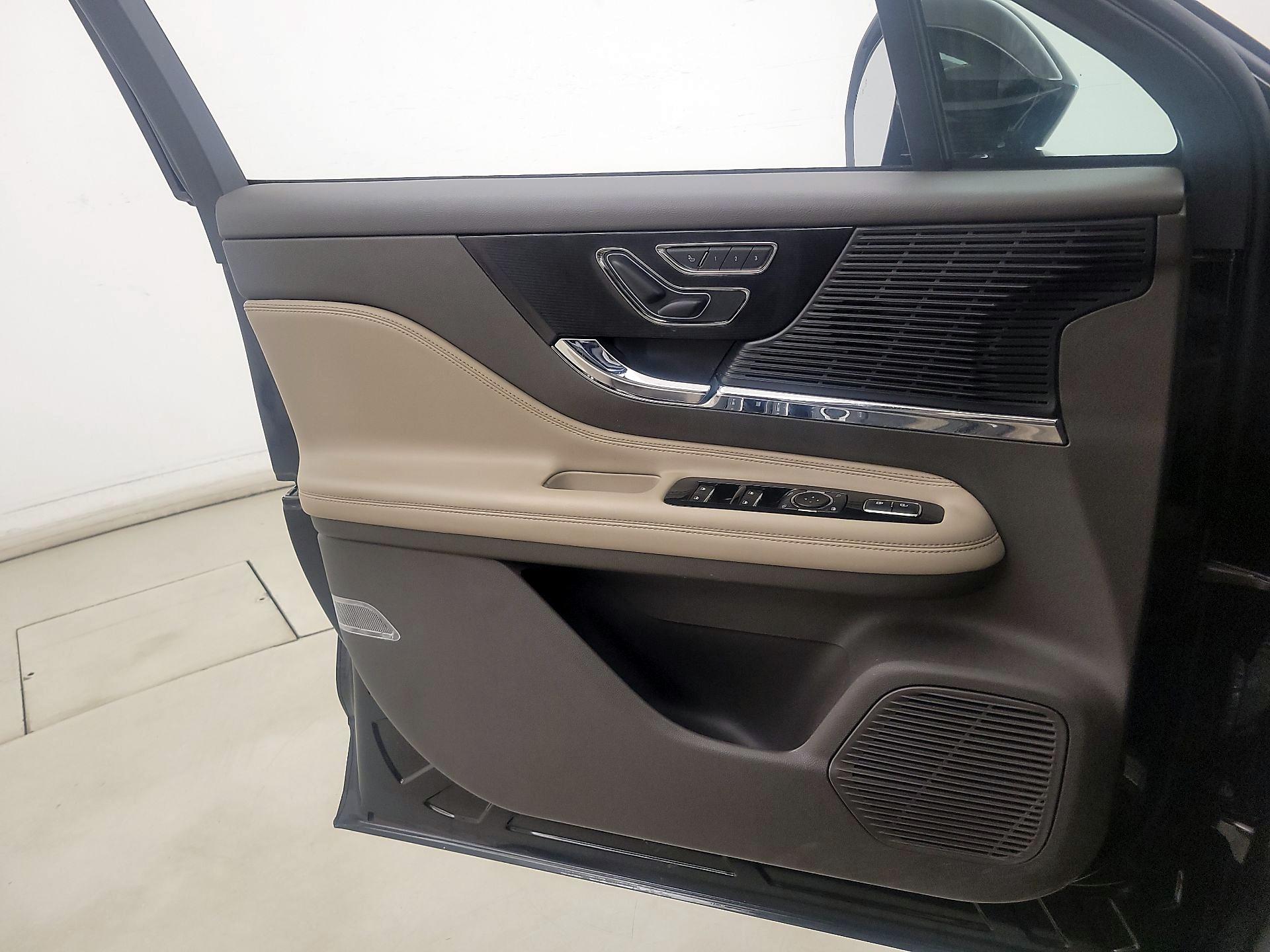 Thumbnail: 2022 Lincoln Corsair - 12