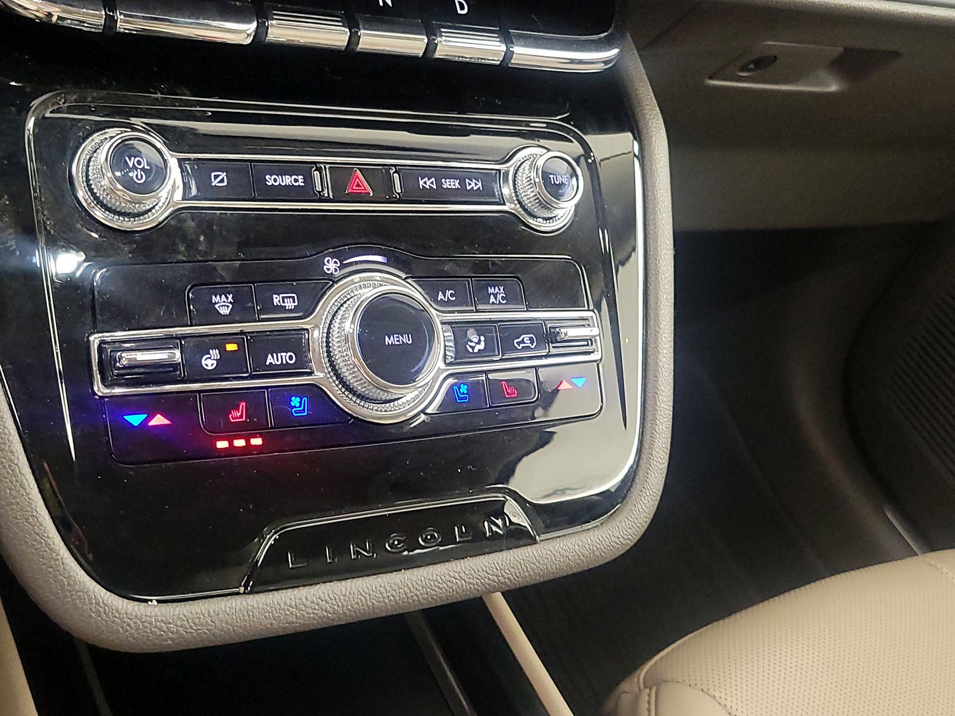 Thumbnail: 2022 Lincoln Corsair - 17