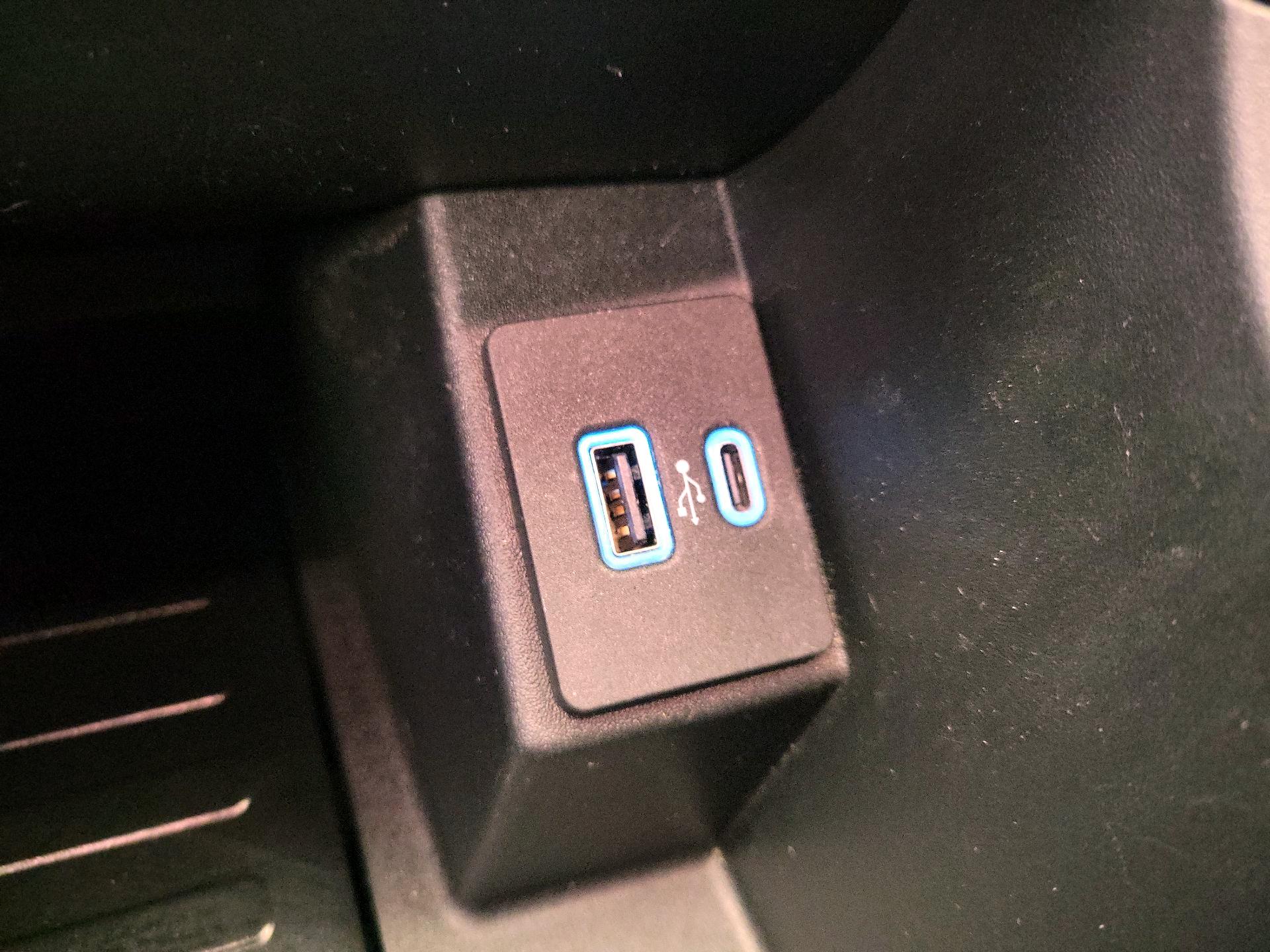 Thumbnail: 2022 Ford Edge - 18