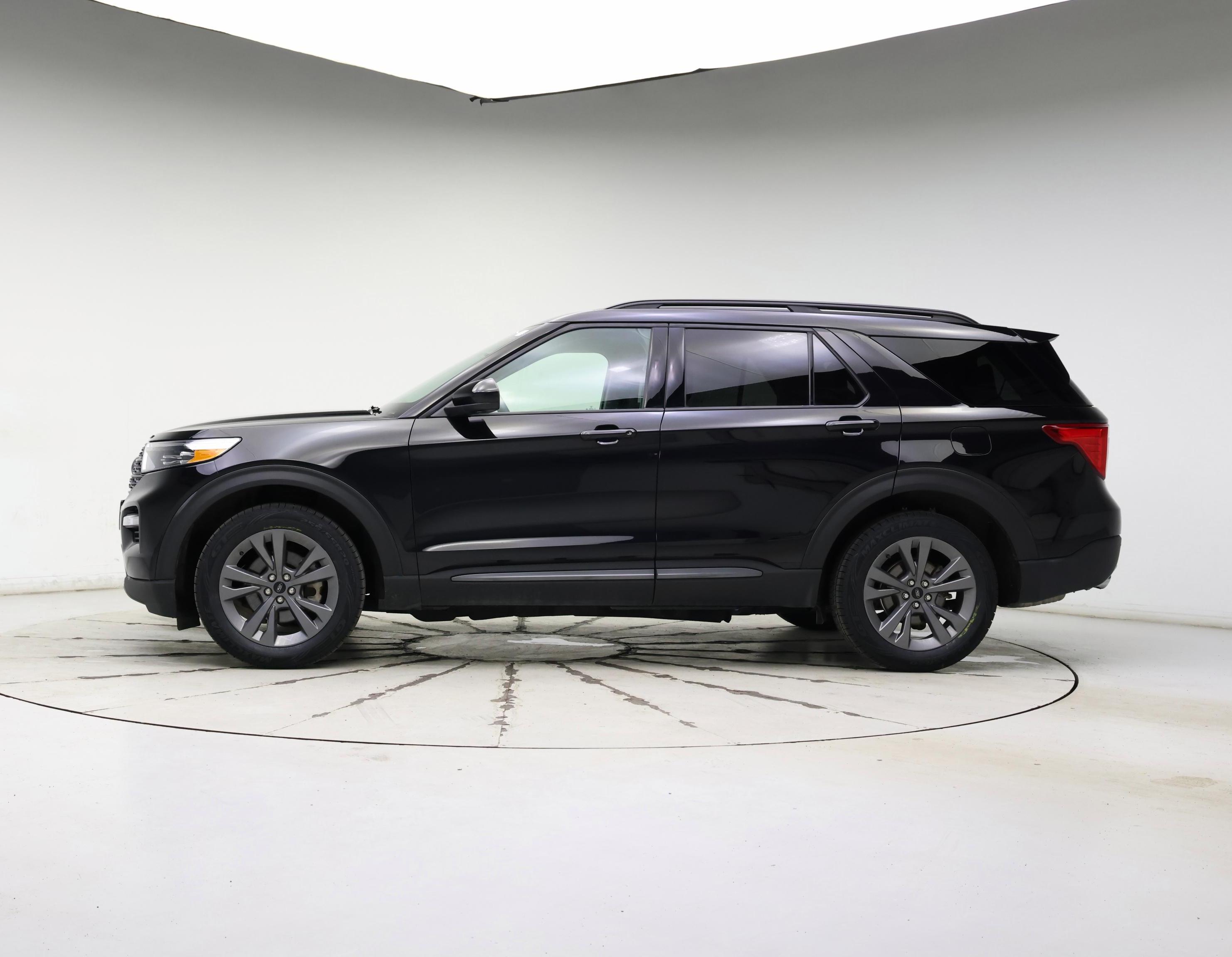 Thumbnail: 2022 Ford Explorer - 3