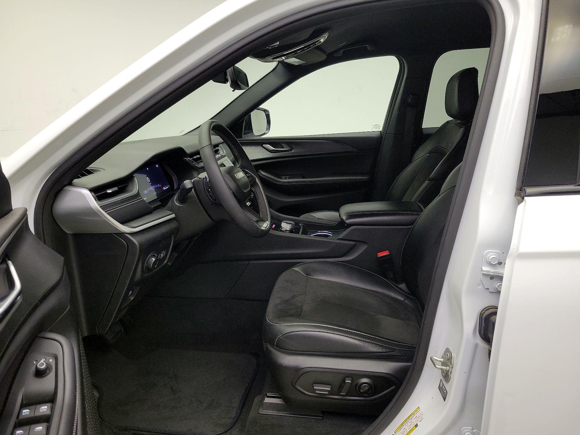 Thumbnail: 2023 Jeep Grand Cherokee L - 11