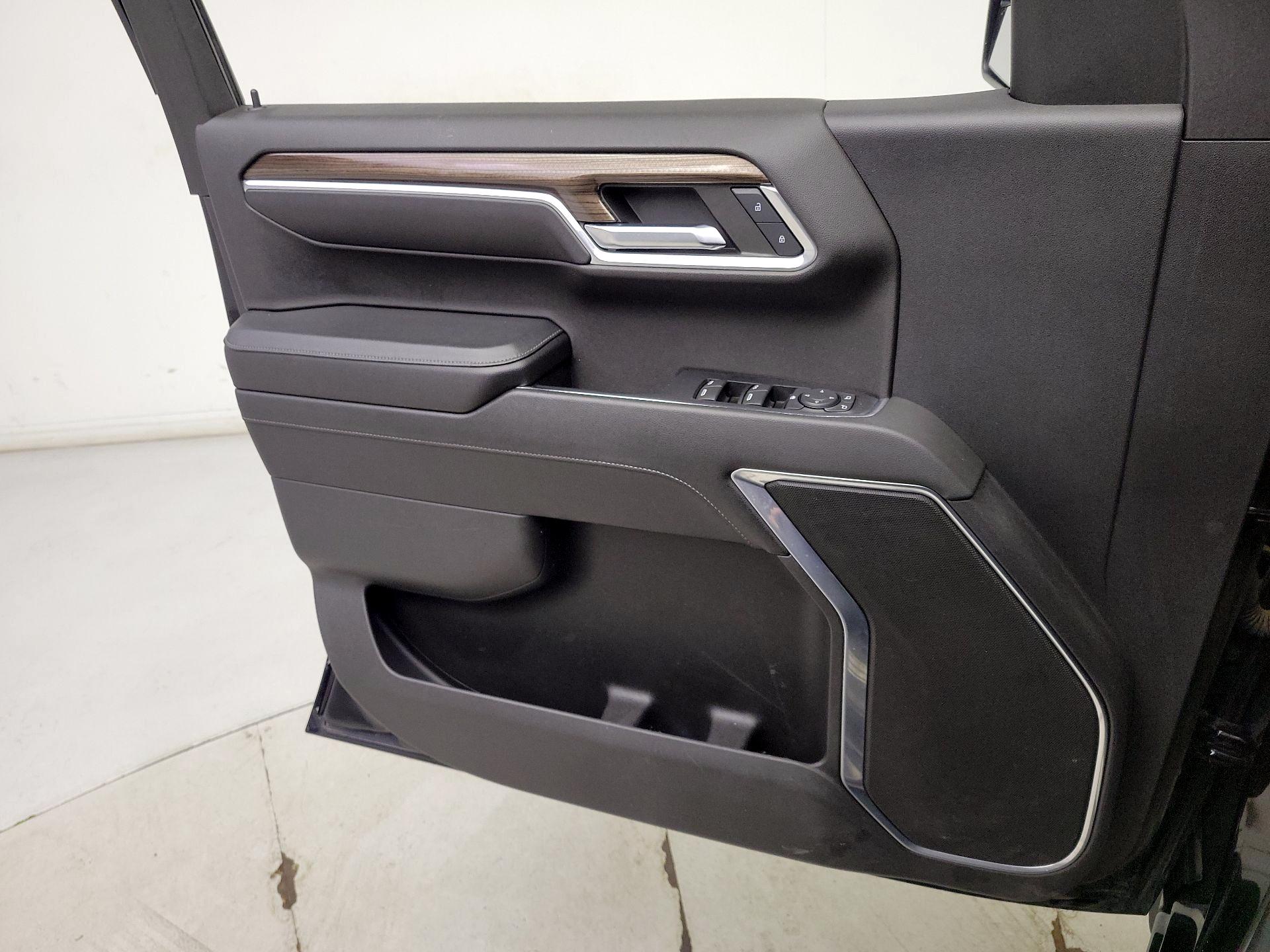 Thumbnail: 2022 Chevrolet Silverado 1500 - 12