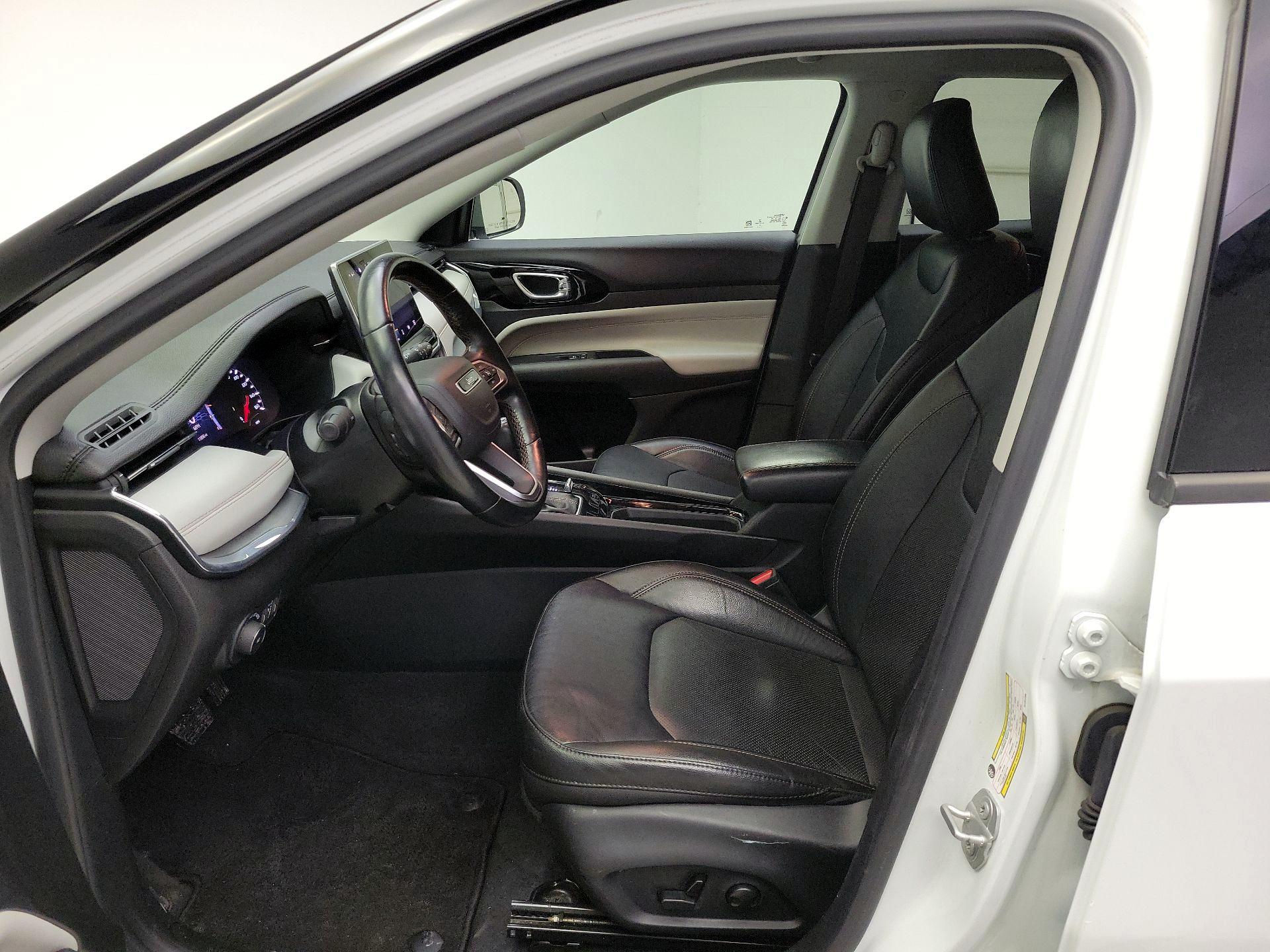 Thumbnail: 2022 Jeep Compass - 11