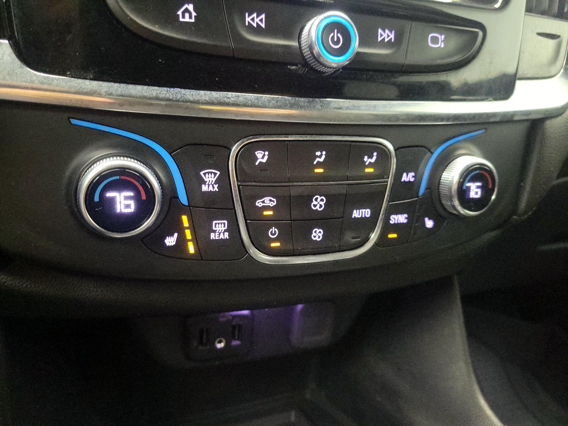 Thumbnail: 2023 Chevrolet Traverse - 16