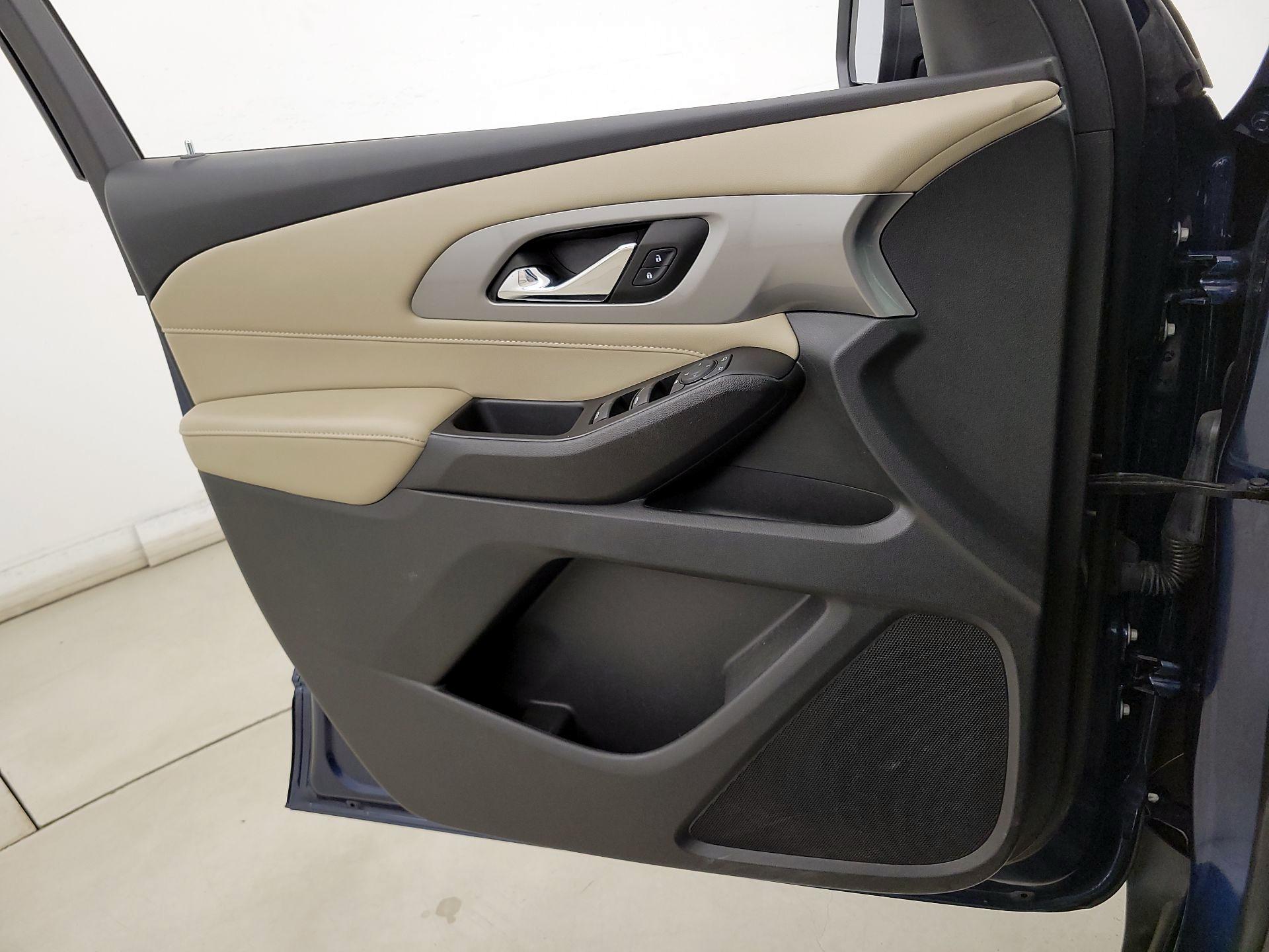 Thumbnail: 2023 Chevrolet Traverse - 12