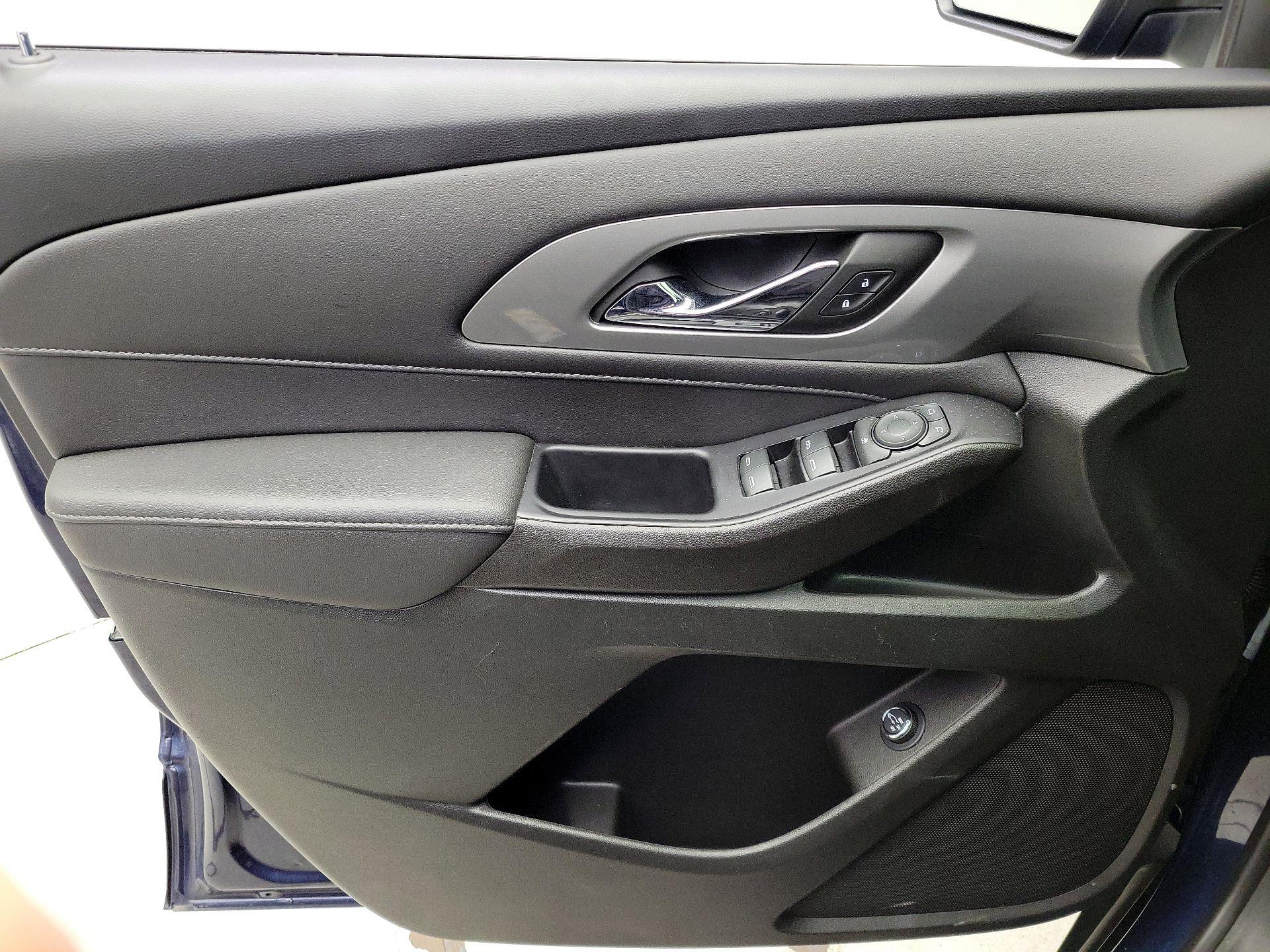 Thumbnail: 2023 Chevrolet Traverse - 12