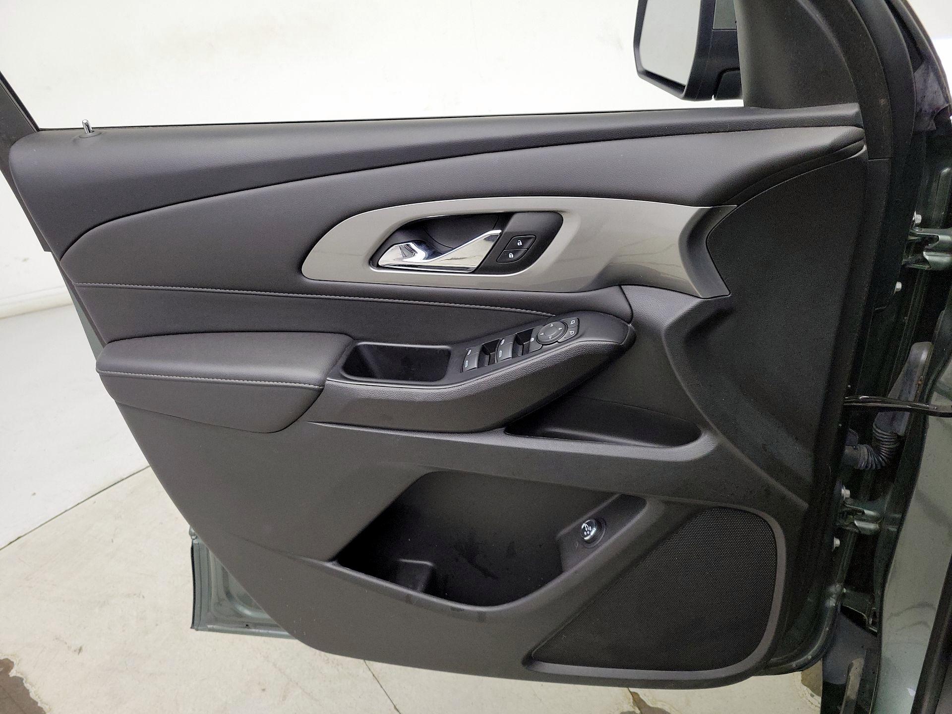 Thumbnail: 2023 Chevrolet Traverse - 12