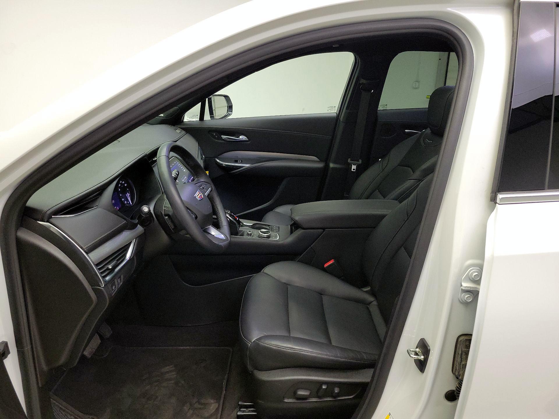 Thumbnail: 2023 Cadillac XT4 - 11