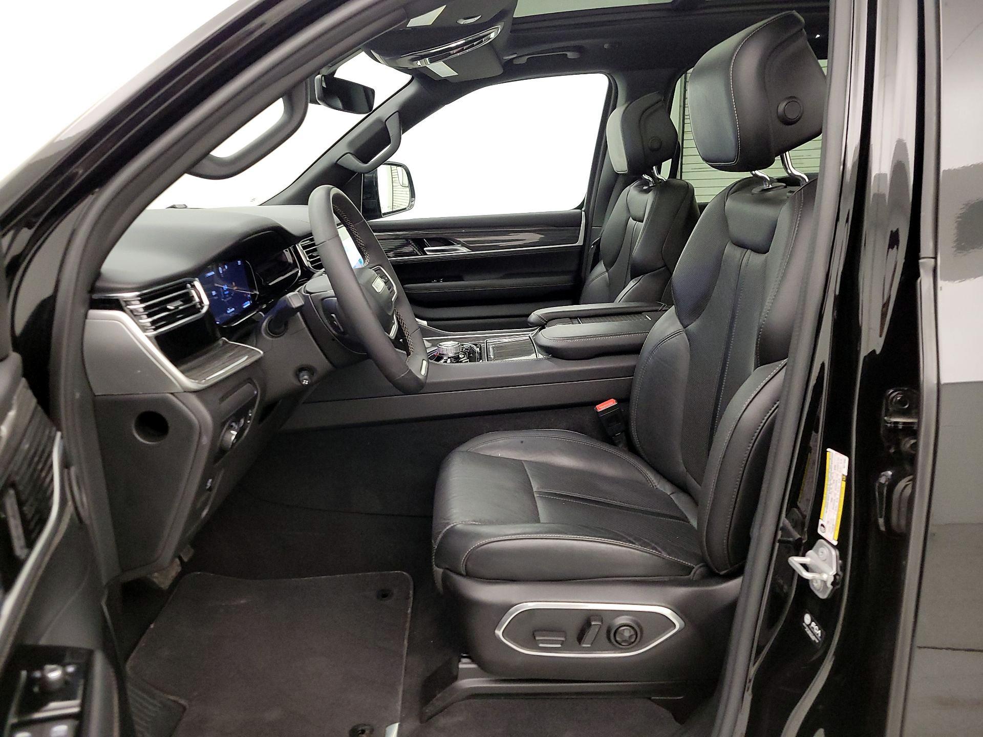 Thumbnail: 2022 Jeep Wagoneer - 11