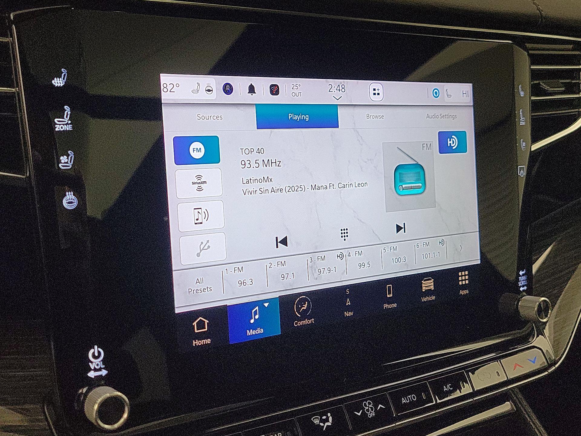 Thumbnail: 2022 Jeep Wagoneer - 15