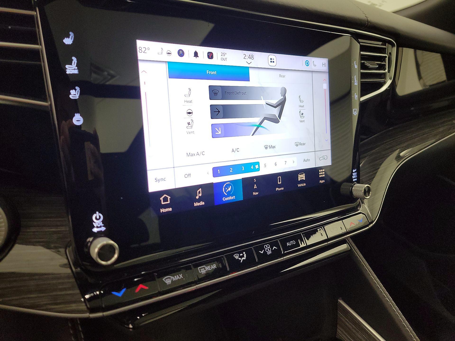 Thumbnail: 2022 Jeep Wagoneer - 16