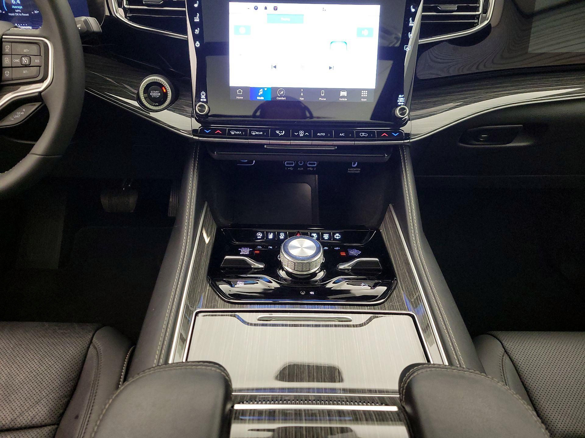 Thumbnail: 2022 Jeep Wagoneer - 17