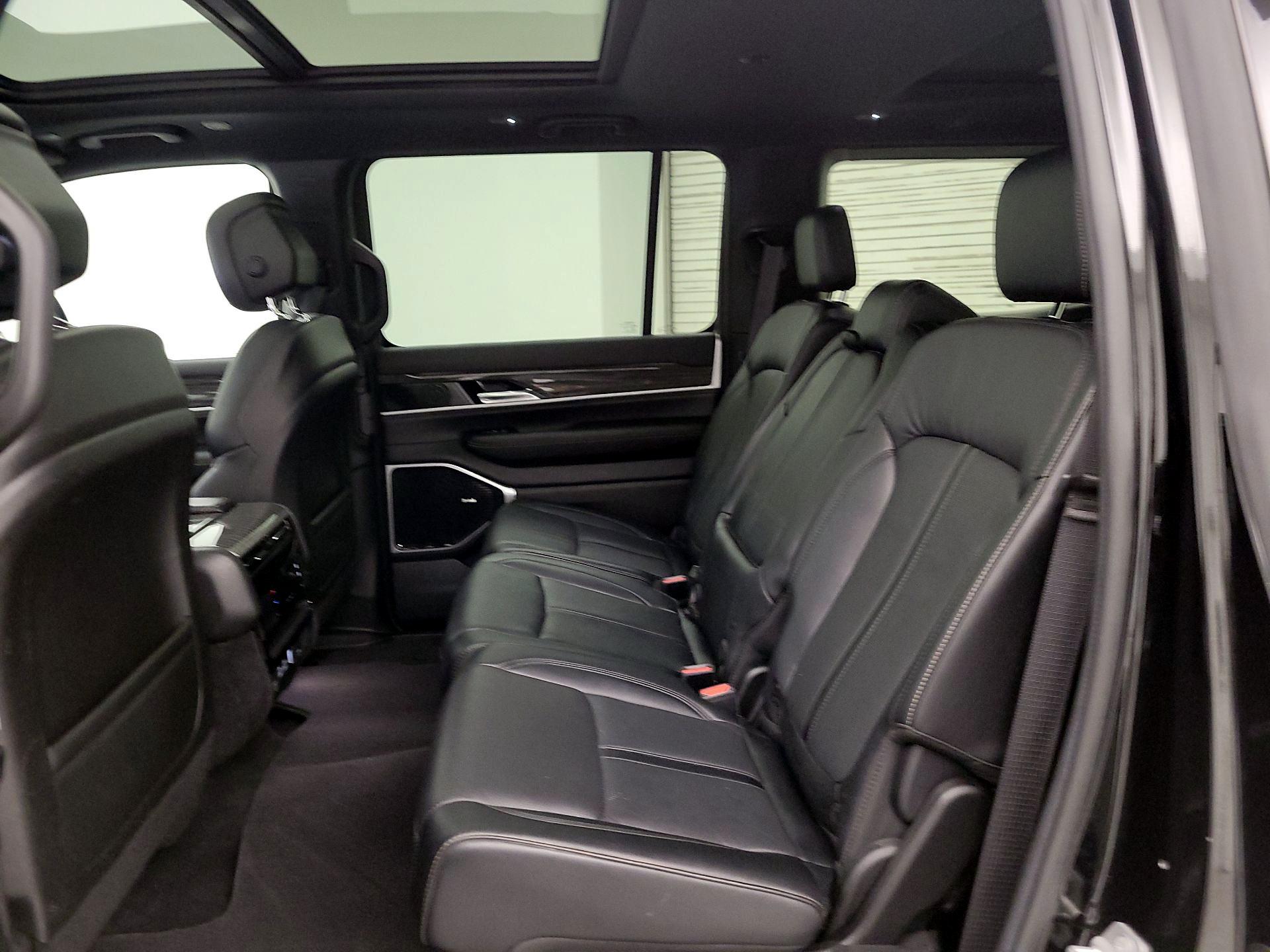 Thumbnail: 2022 Jeep Wagoneer - 20