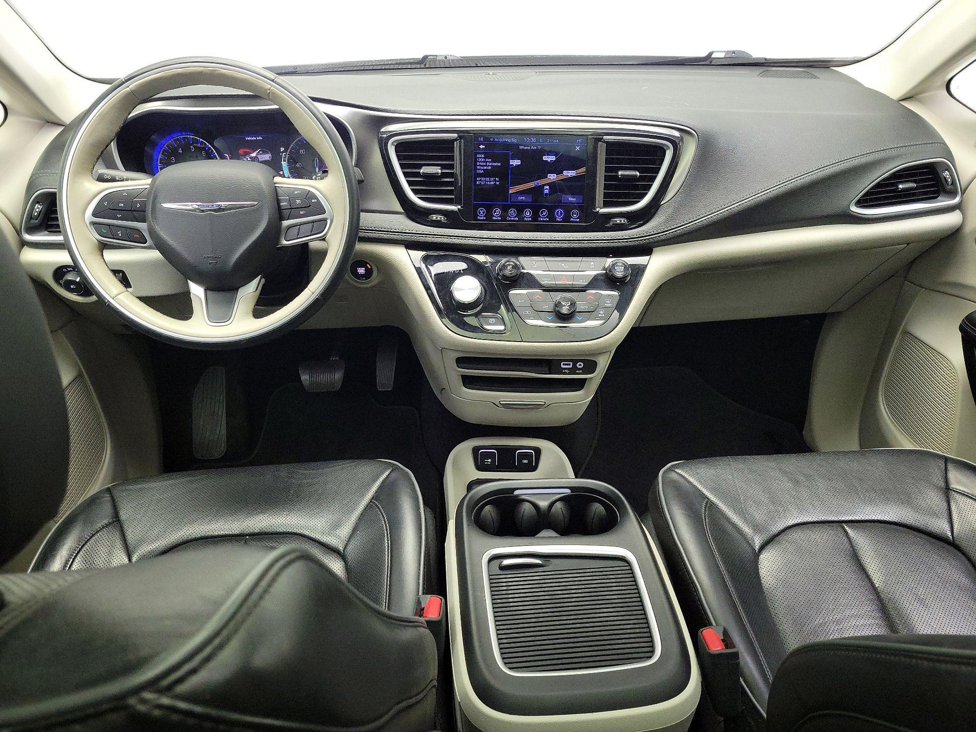 Thumbnail: 2017 Chrysler Pacifica - 9