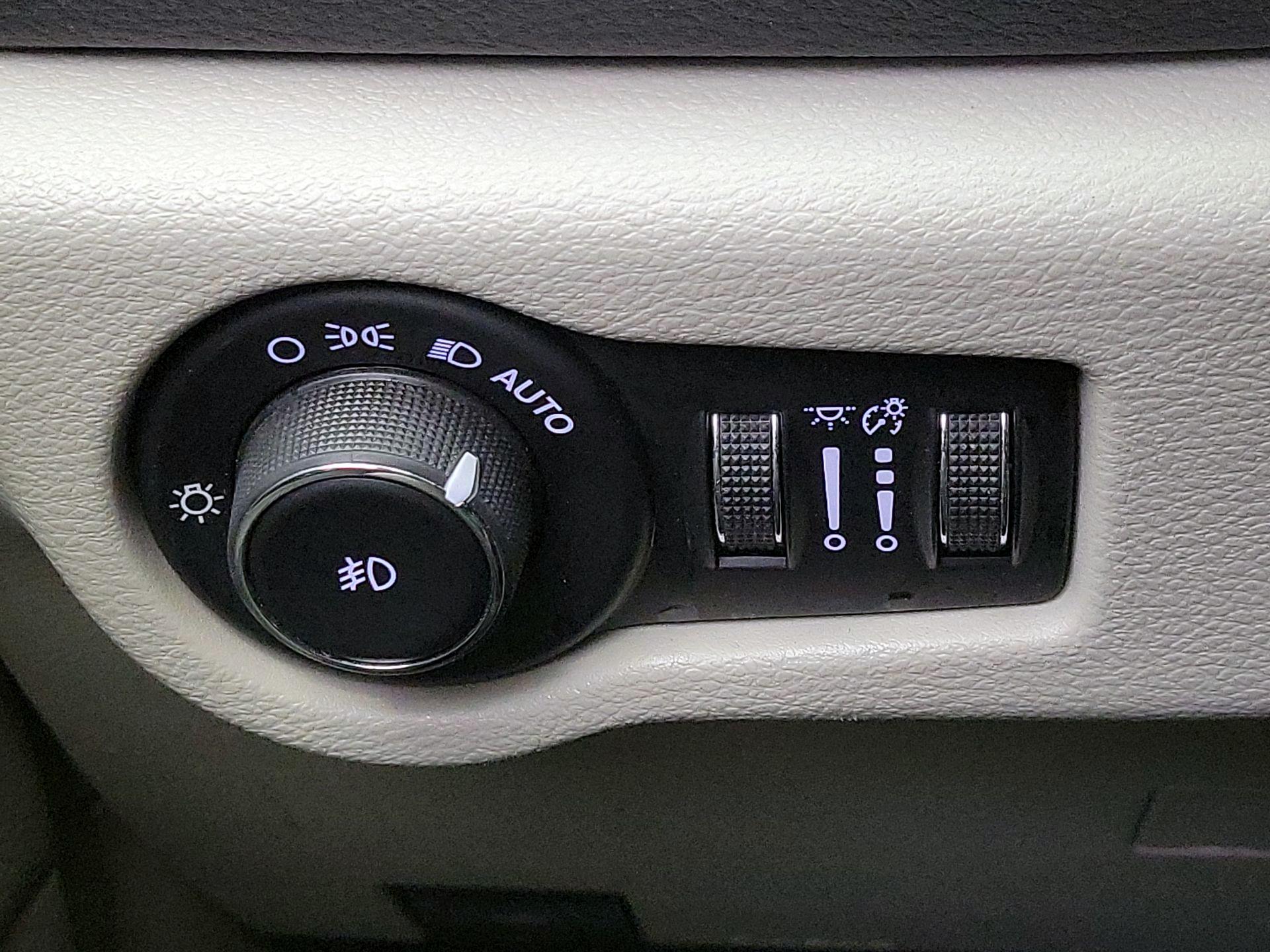 Thumbnail: 2017 Chrysler Pacifica - 13