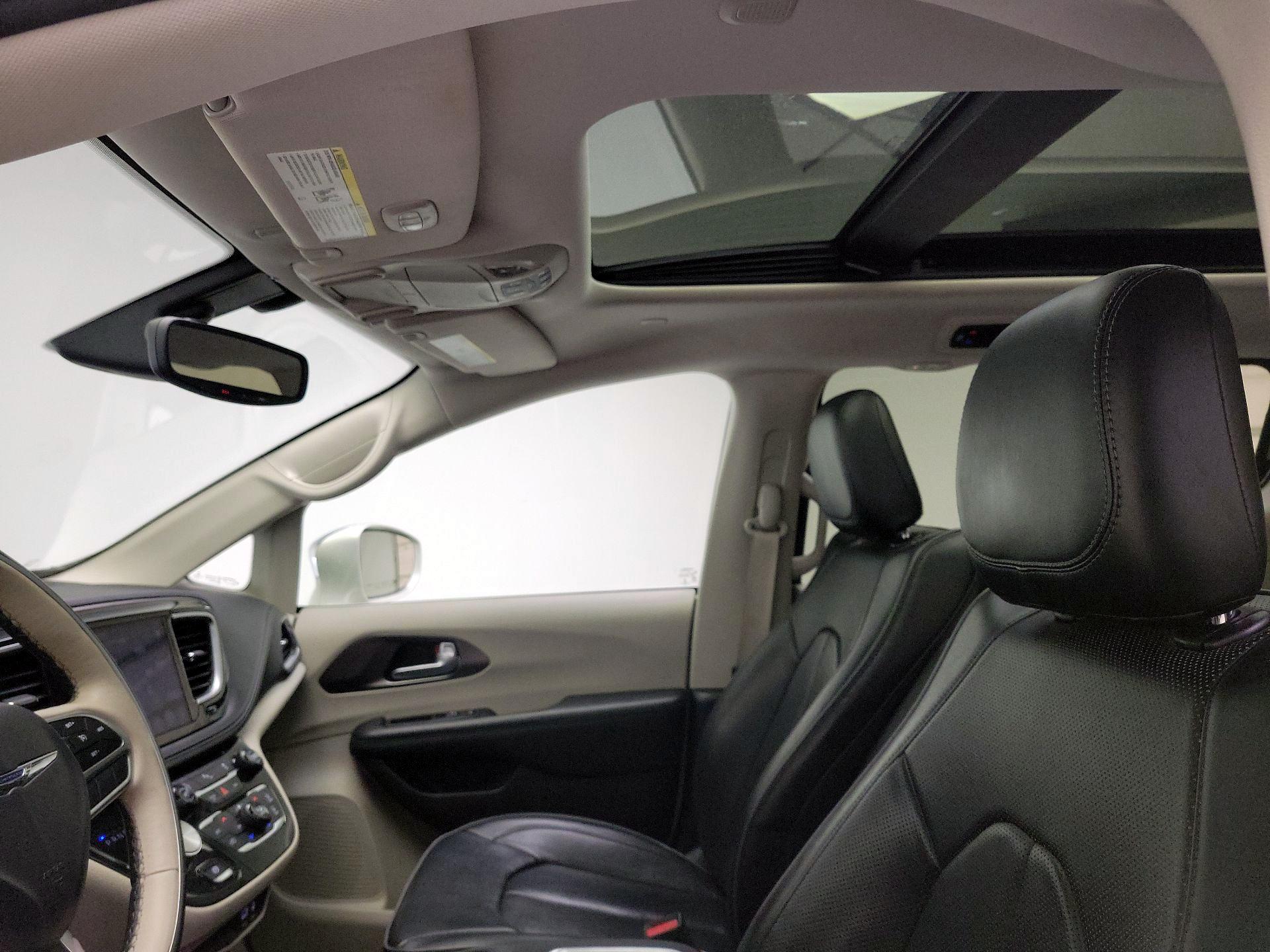 Thumbnail: 2017 Chrysler Pacifica - 20