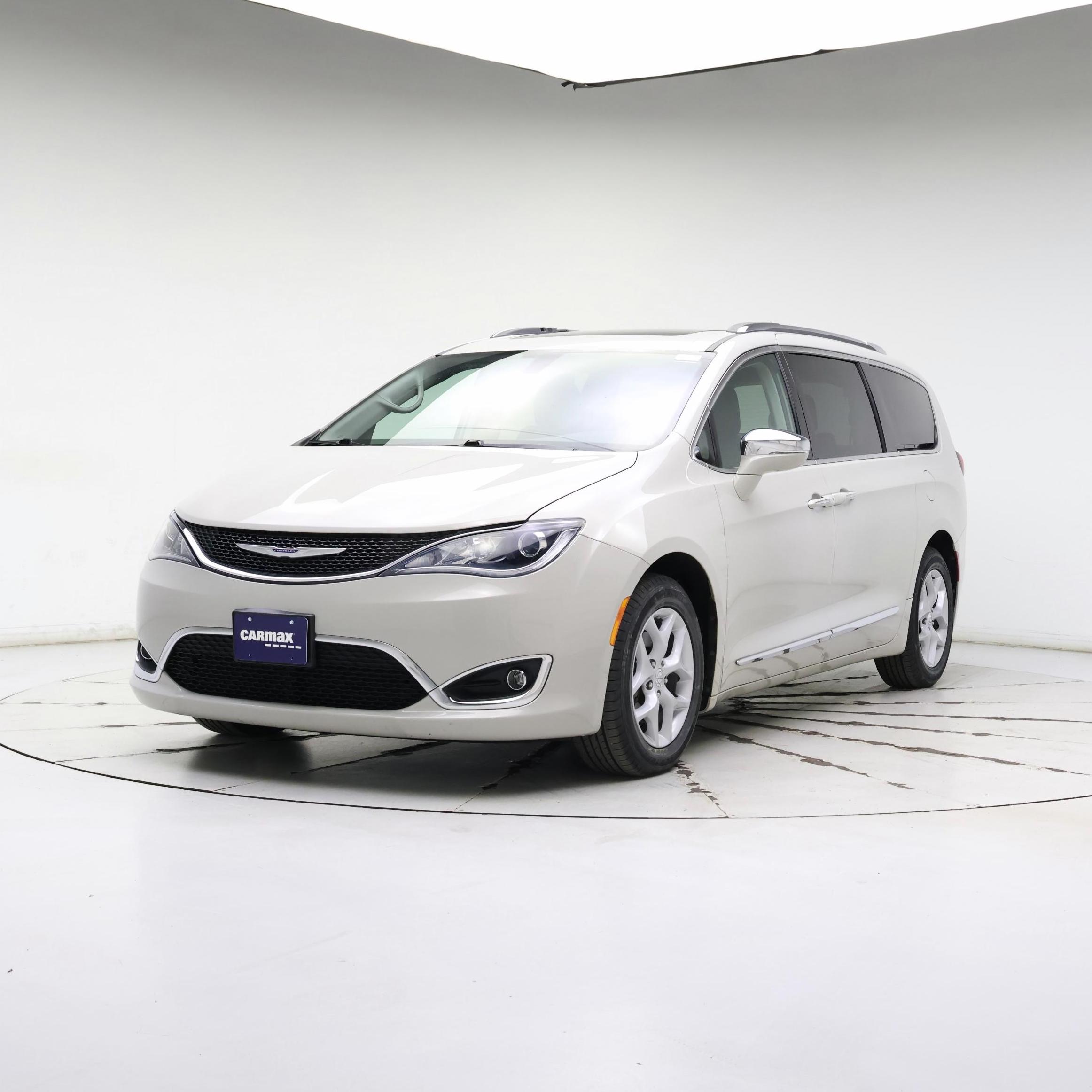Thumbnail: 2017 Chrysler Pacifica - 4