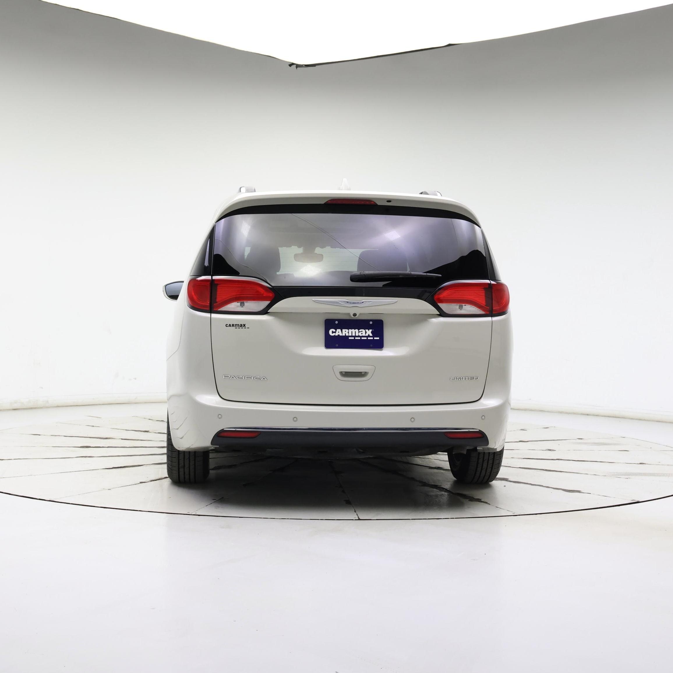 Thumbnail: 2017 Chrysler Pacifica - 6