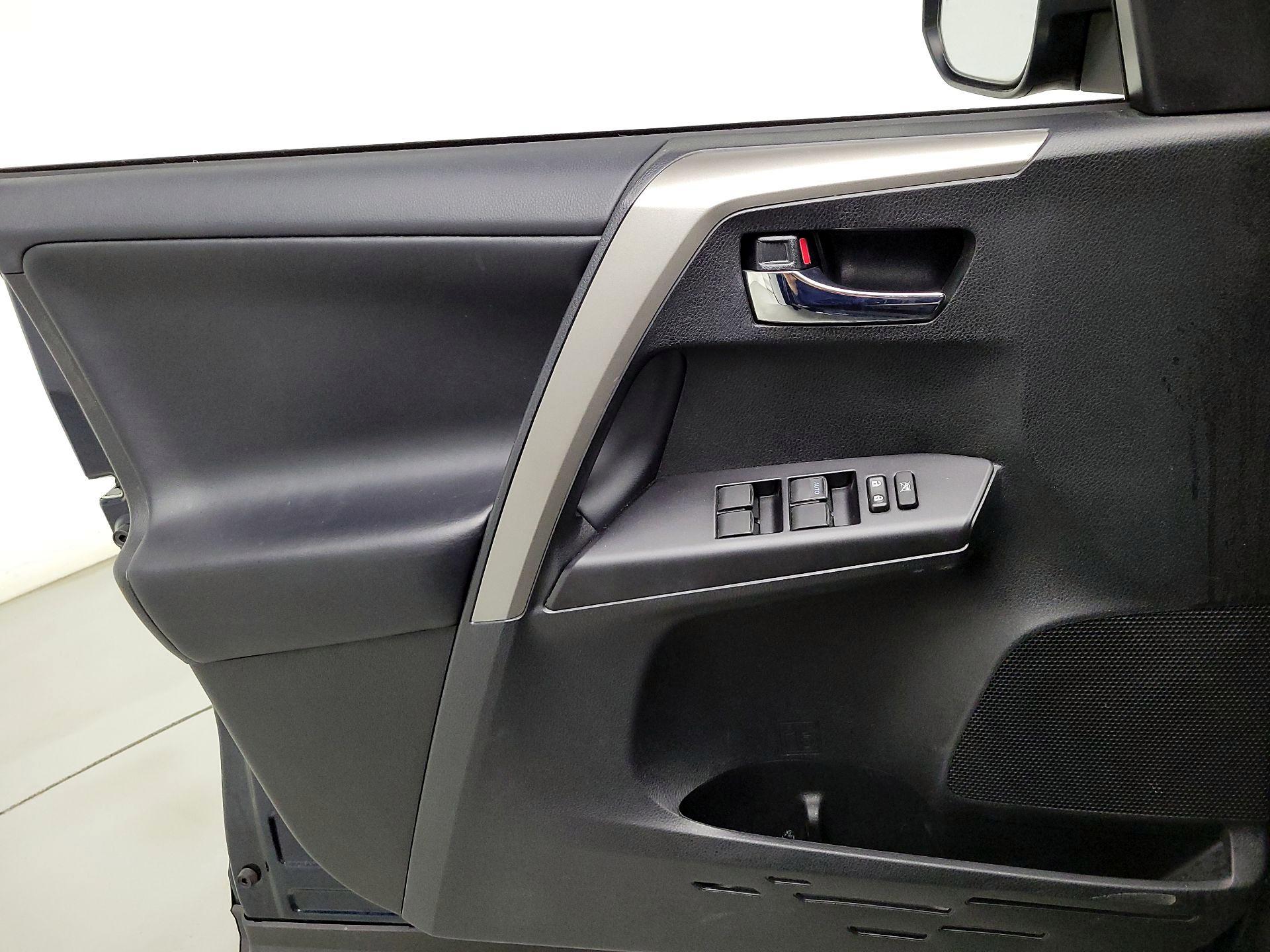 Thumbnail: 2018 Toyota RAV4 - 12