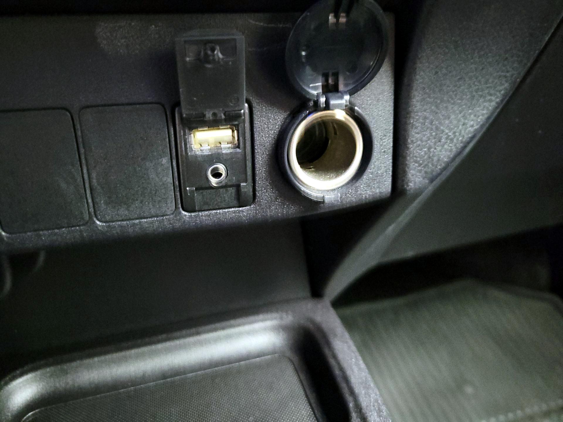 Thumbnail: 2018 Toyota RAV4 - 18