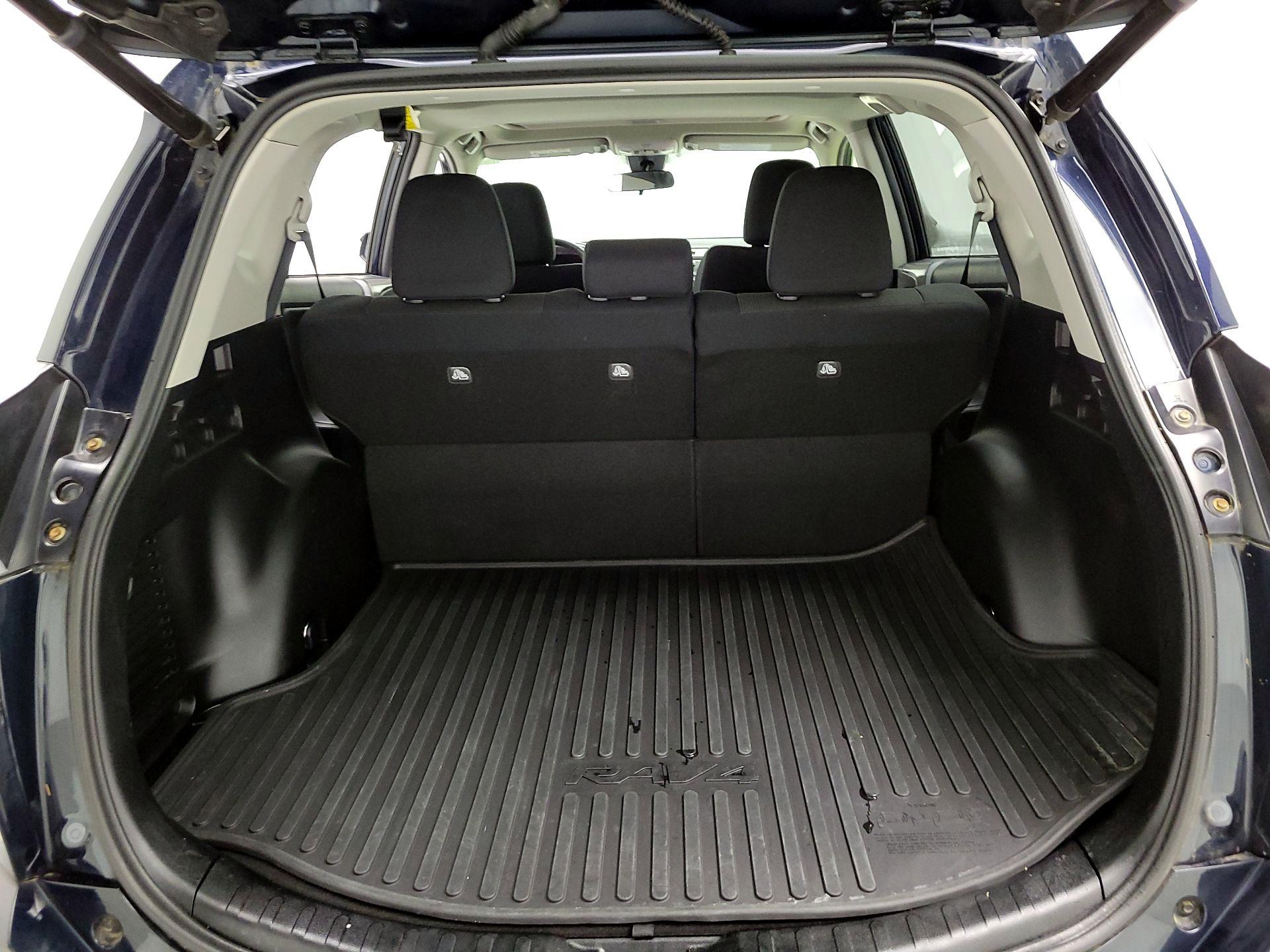 Thumbnail: 2018 Toyota RAV4 - 20