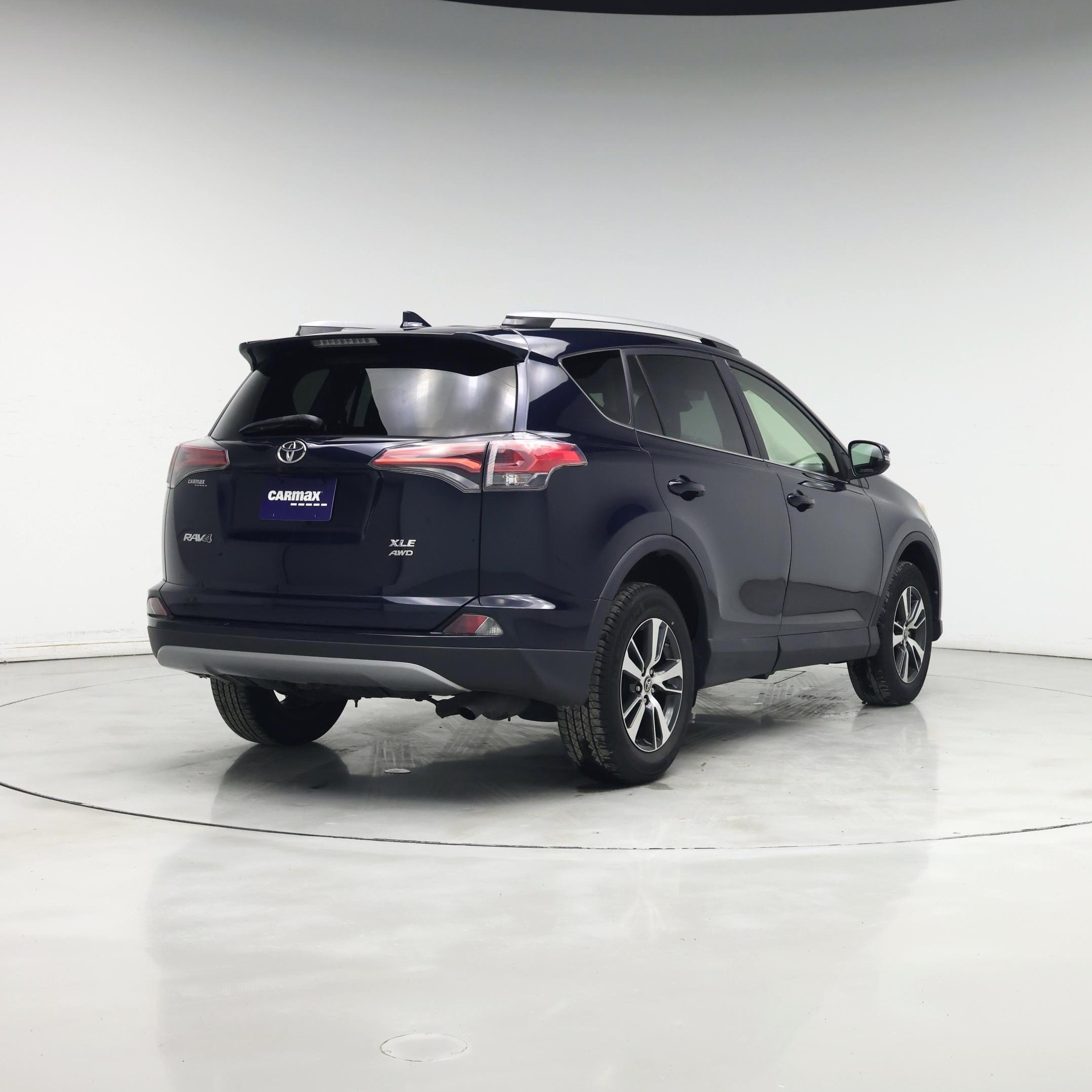 Thumbnail: 2018 Toyota RAV4 - 8