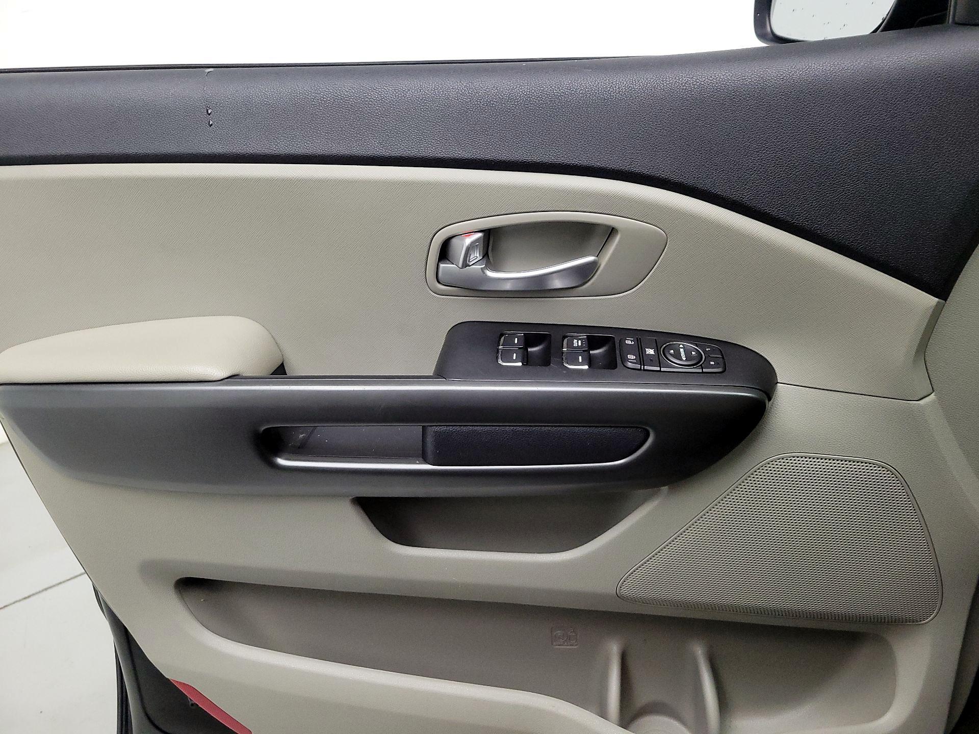 Thumbnail: 2019 Kia Sedona - 12