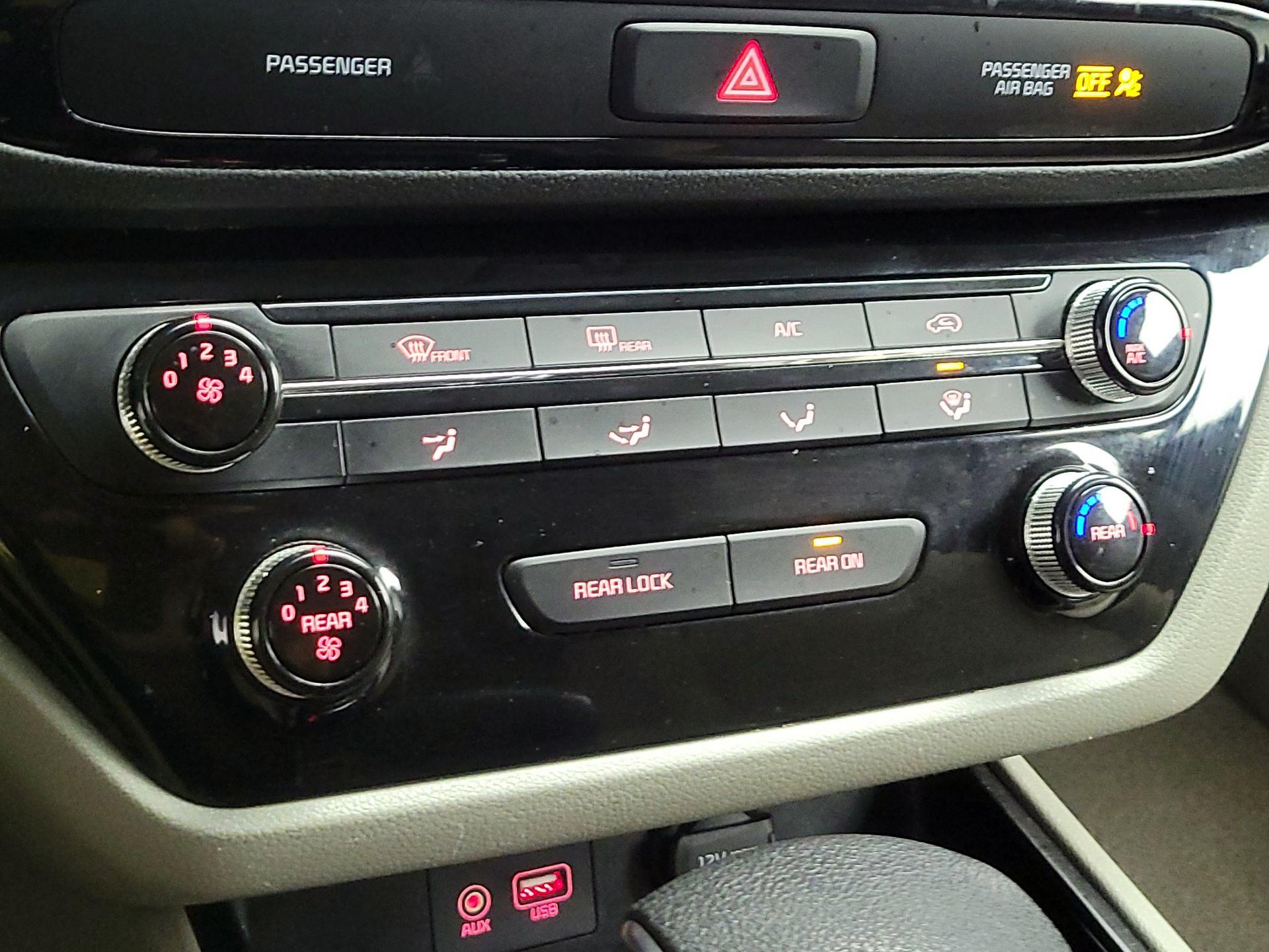 Thumbnail: 2019 Kia Sedona - 16