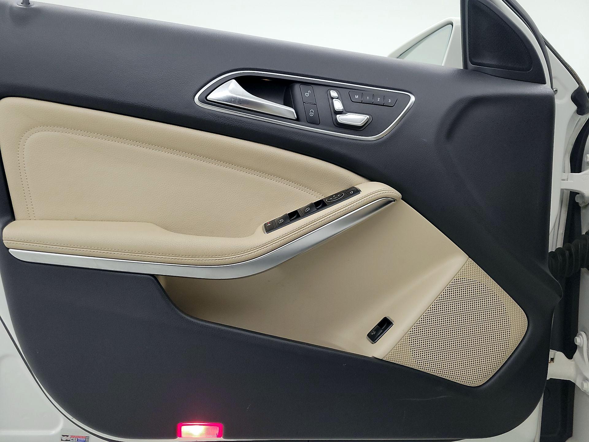 Thumbnail: 2019 Mercedes-Benz GLA - 12