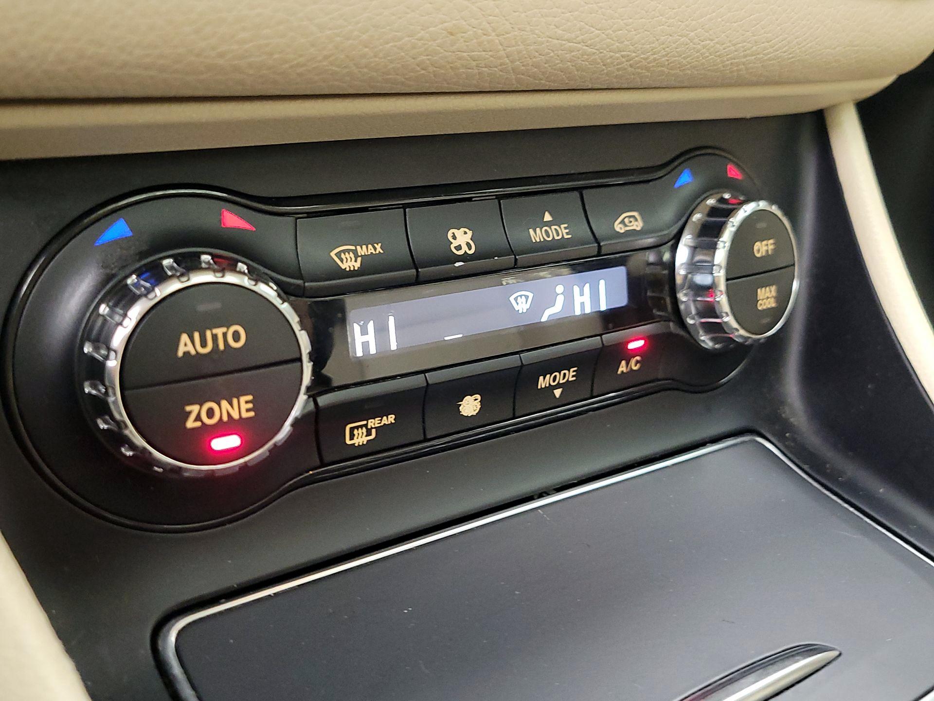 Thumbnail: 2019 Mercedes-Benz GLA - 16