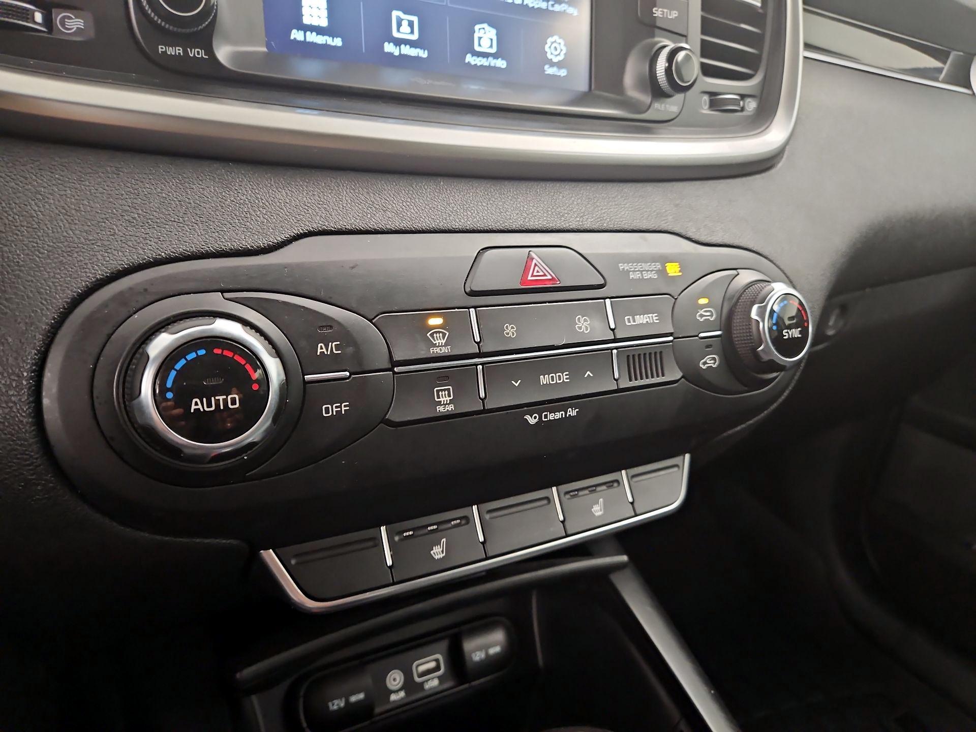 Thumbnail: 2018 Kia Sorento - 16