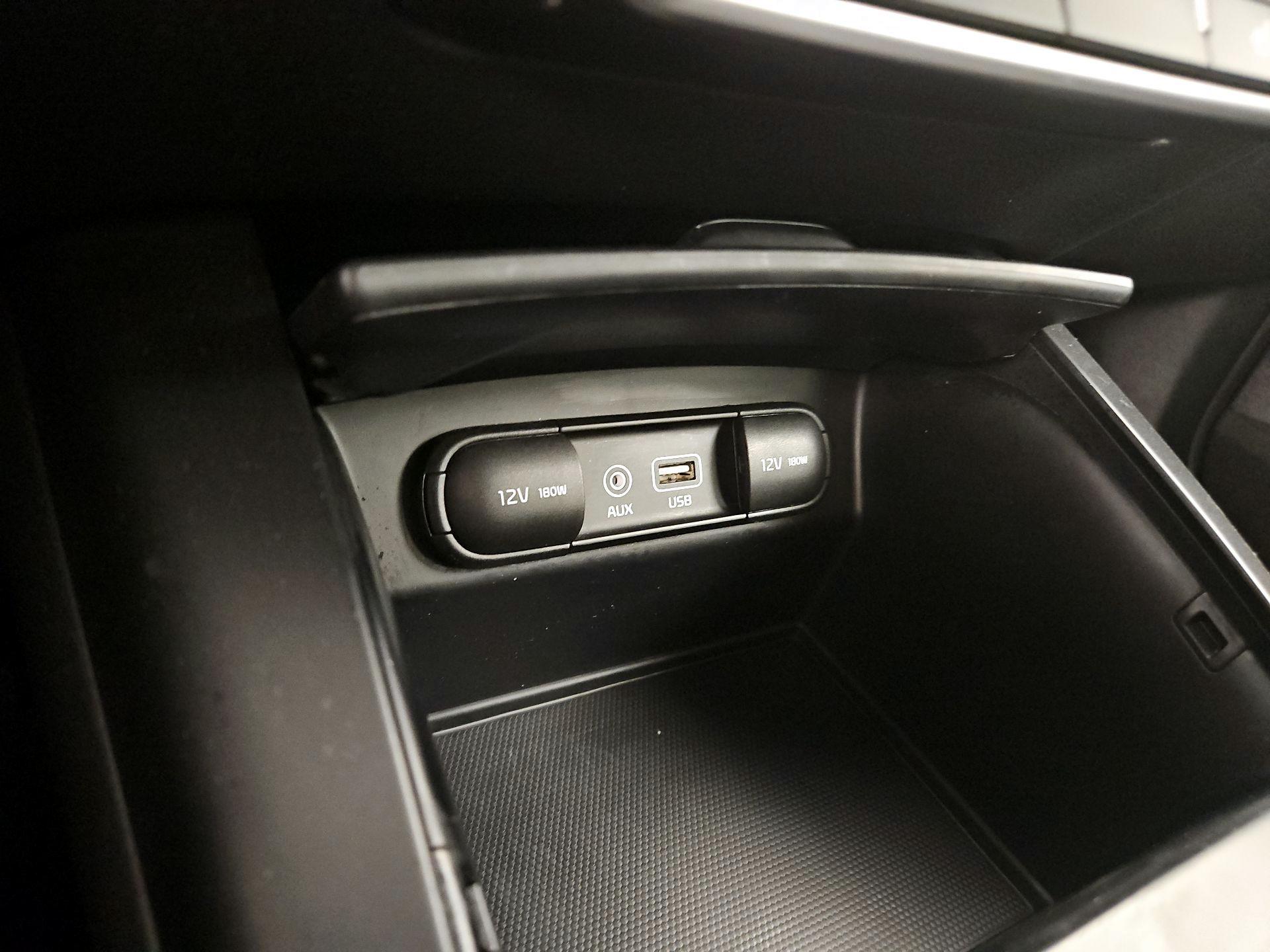 Thumbnail: 2018 Kia Sorento - 18