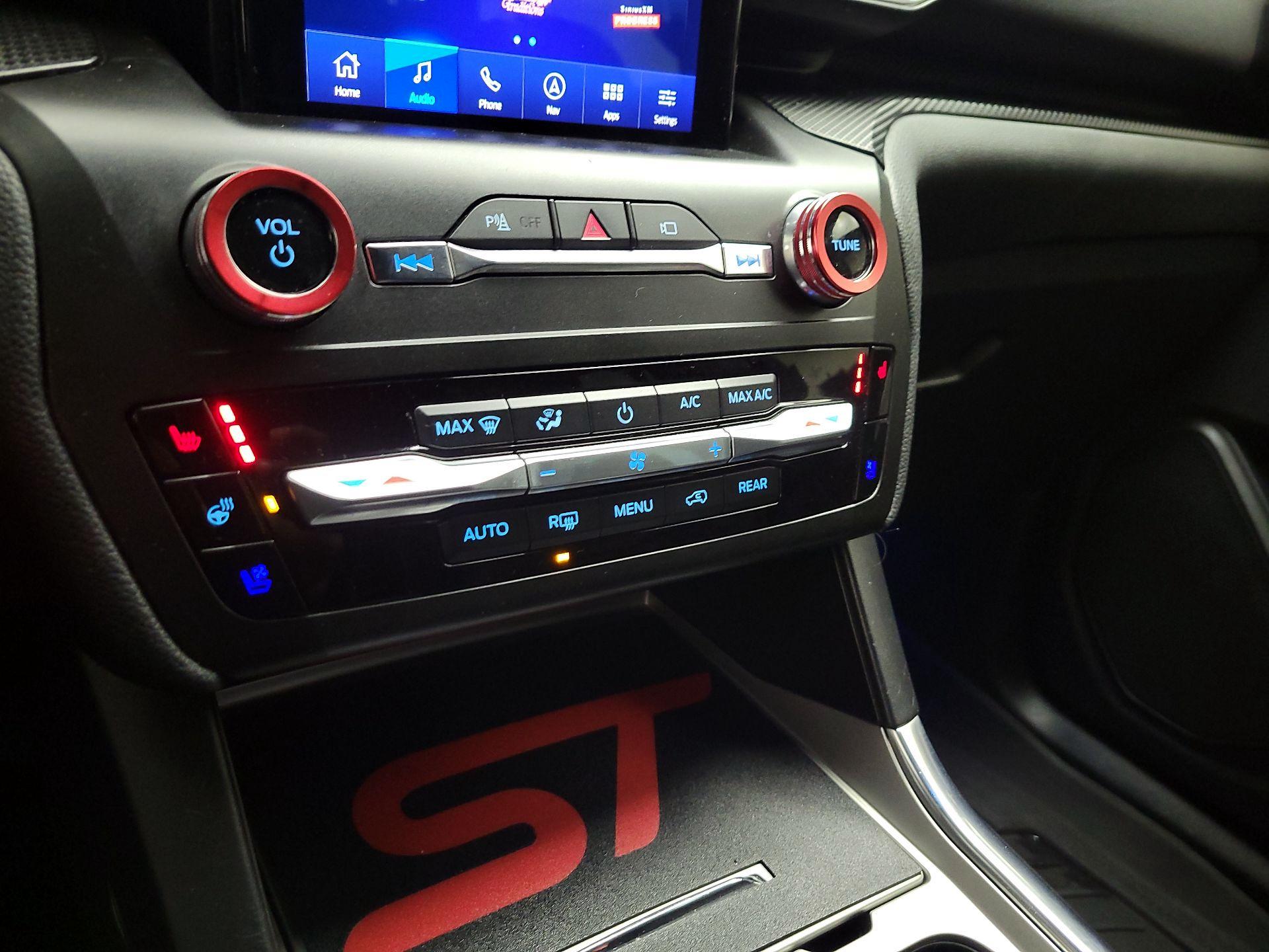 Thumbnail: 2020 Ford Explorer - 15