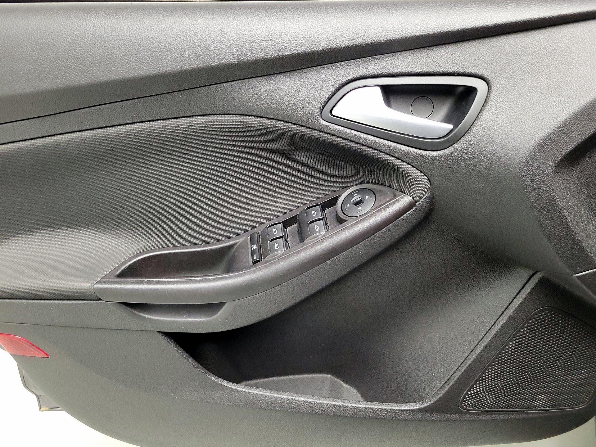 Thumbnail: 2014 Ford Focus - 12