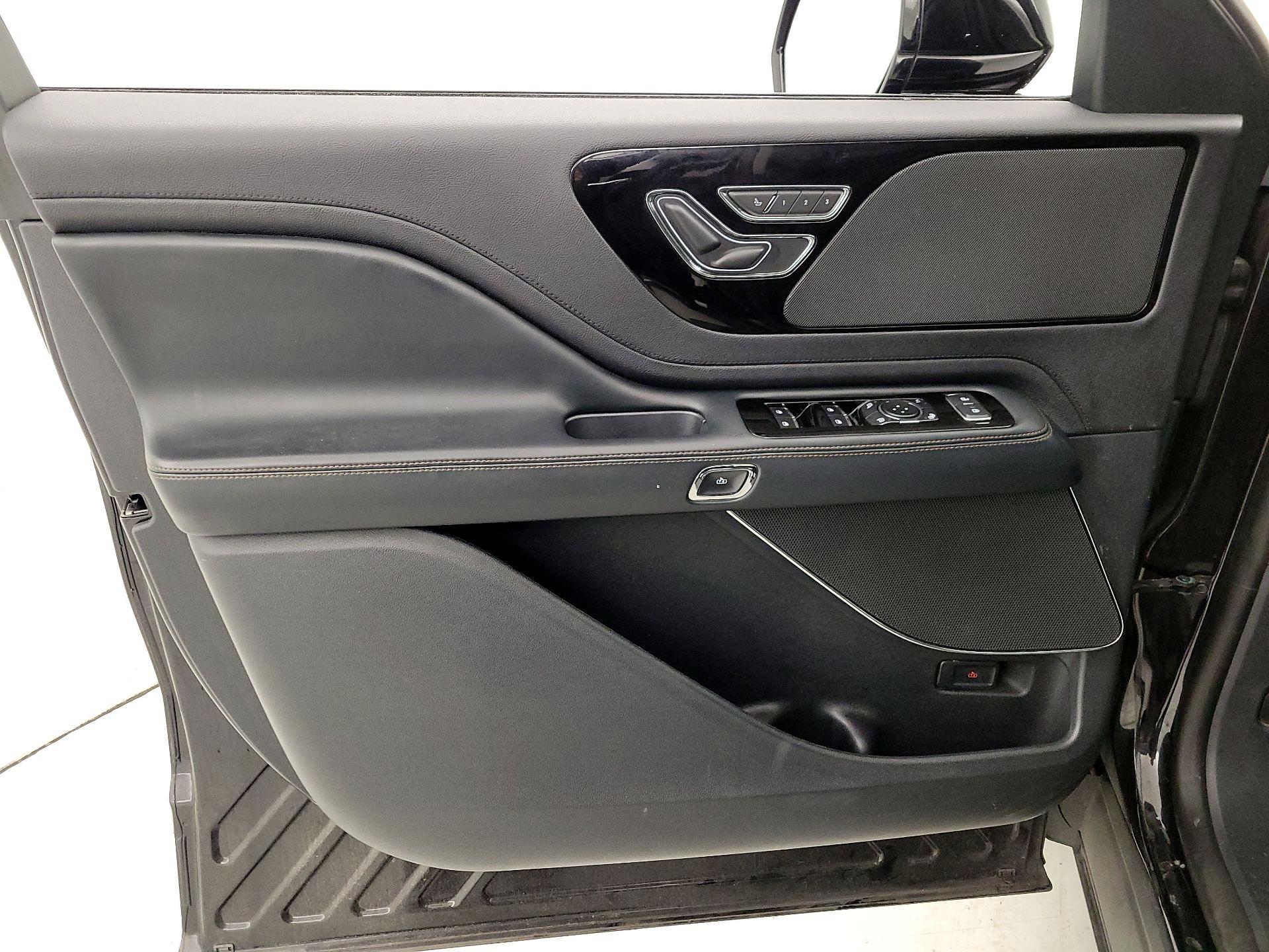 Thumbnail: 2025 Lincoln Aviator - 12