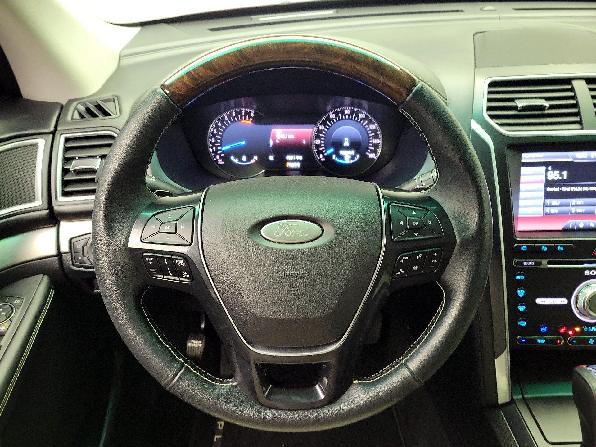 Thumbnail: 2016 Ford Explorer - 10