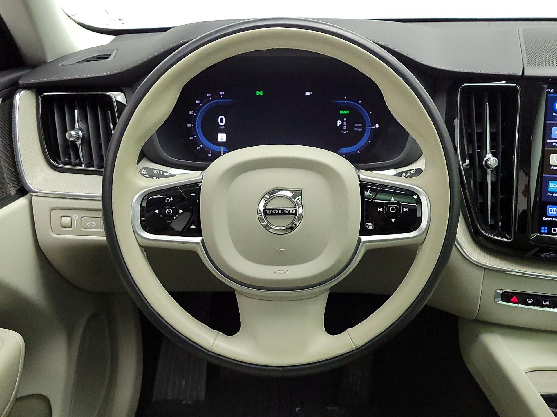 Thumbnail: 2022 Volvo XC60 - 10