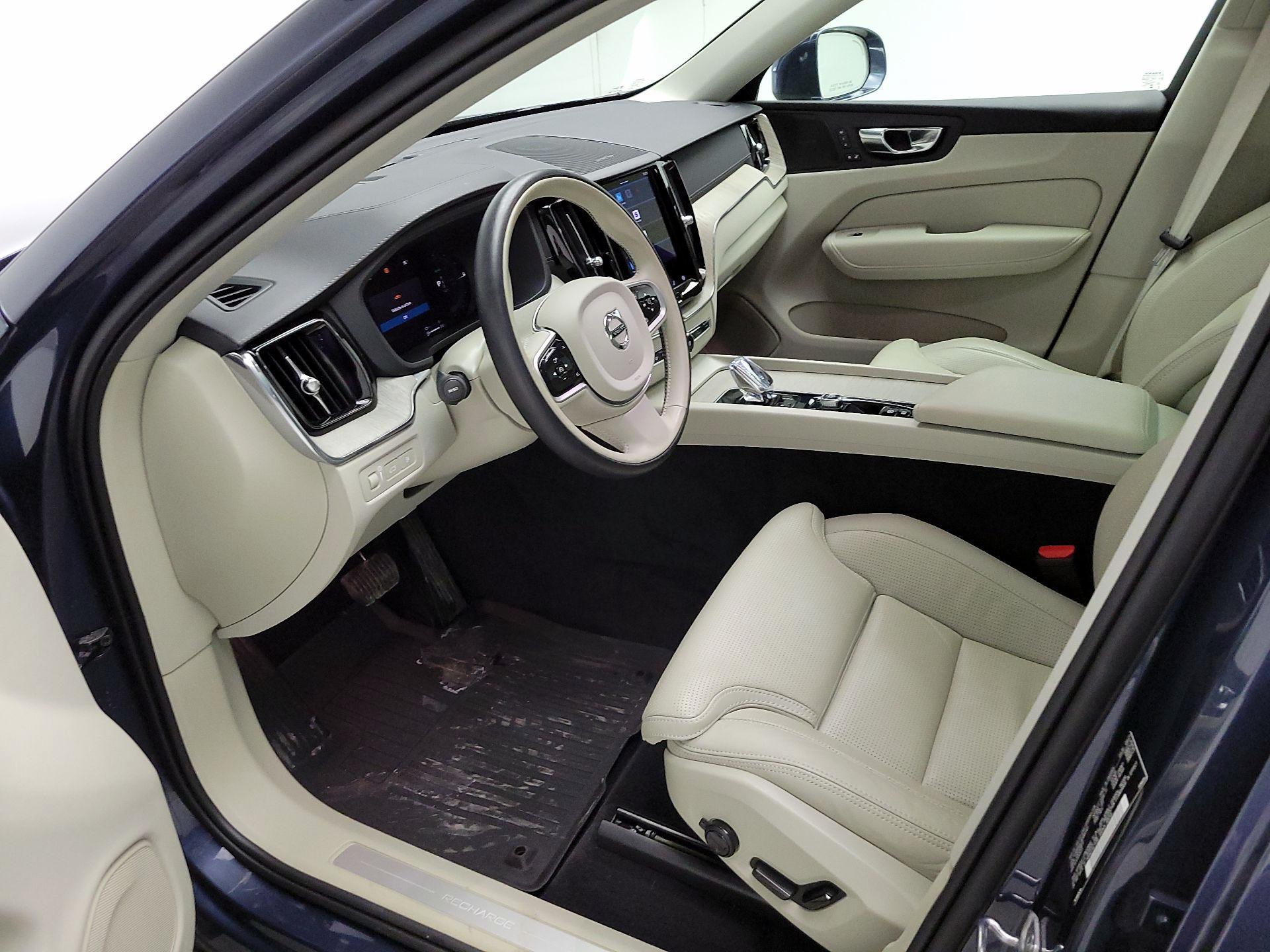 Thumbnail: 2022 Volvo XC60 - 11