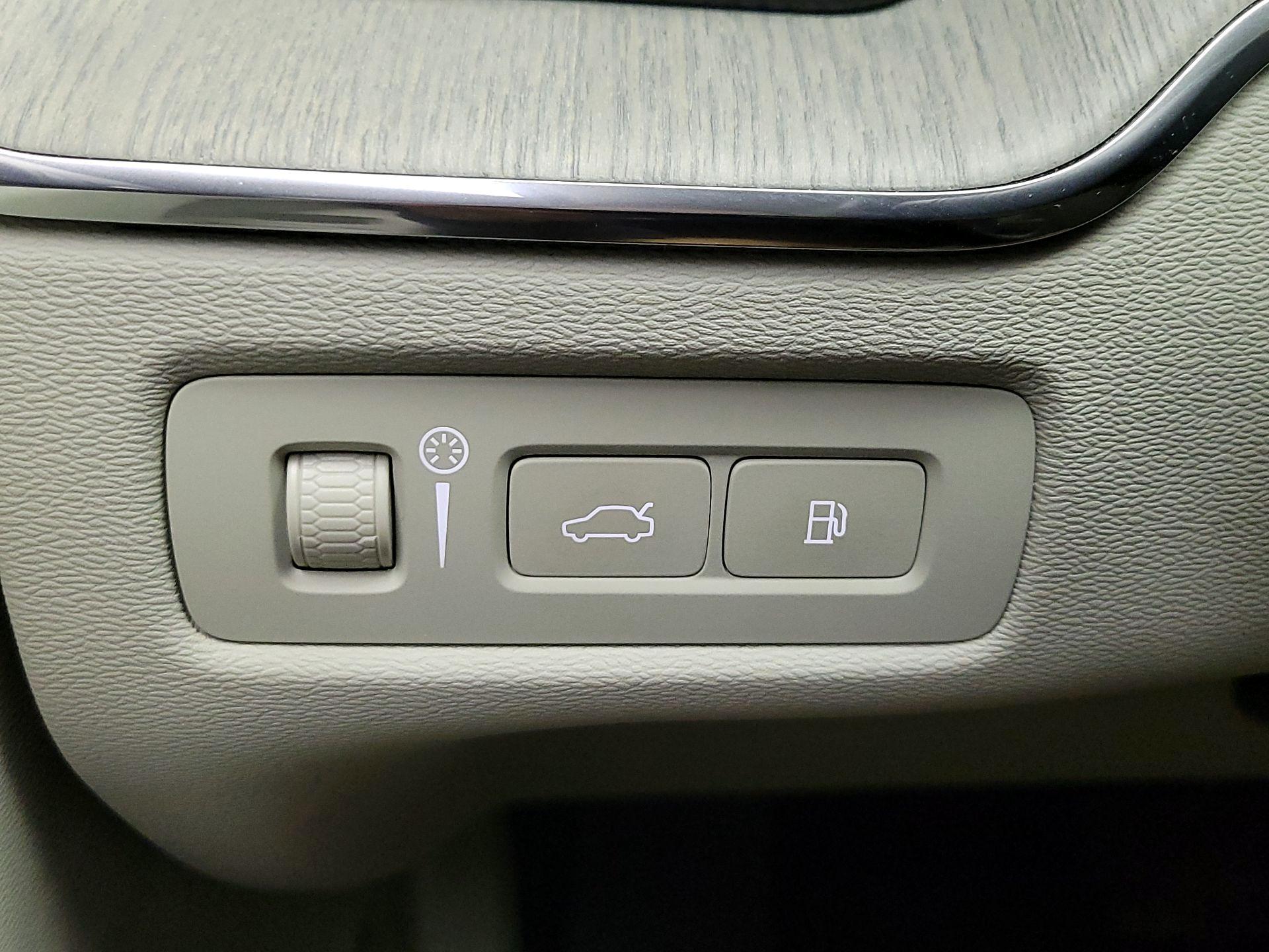 Thumbnail: 2022 Volvo XC60 - 13