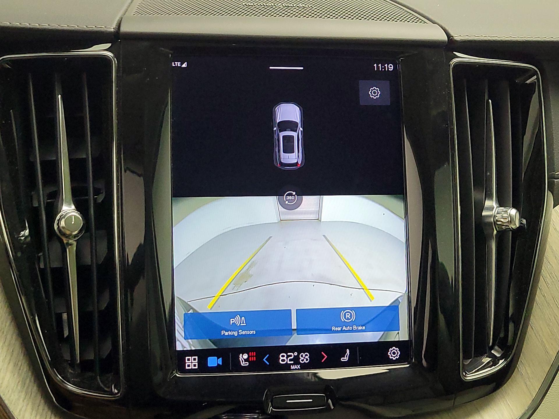 Thumbnail: 2022 Volvo XC60 - 14