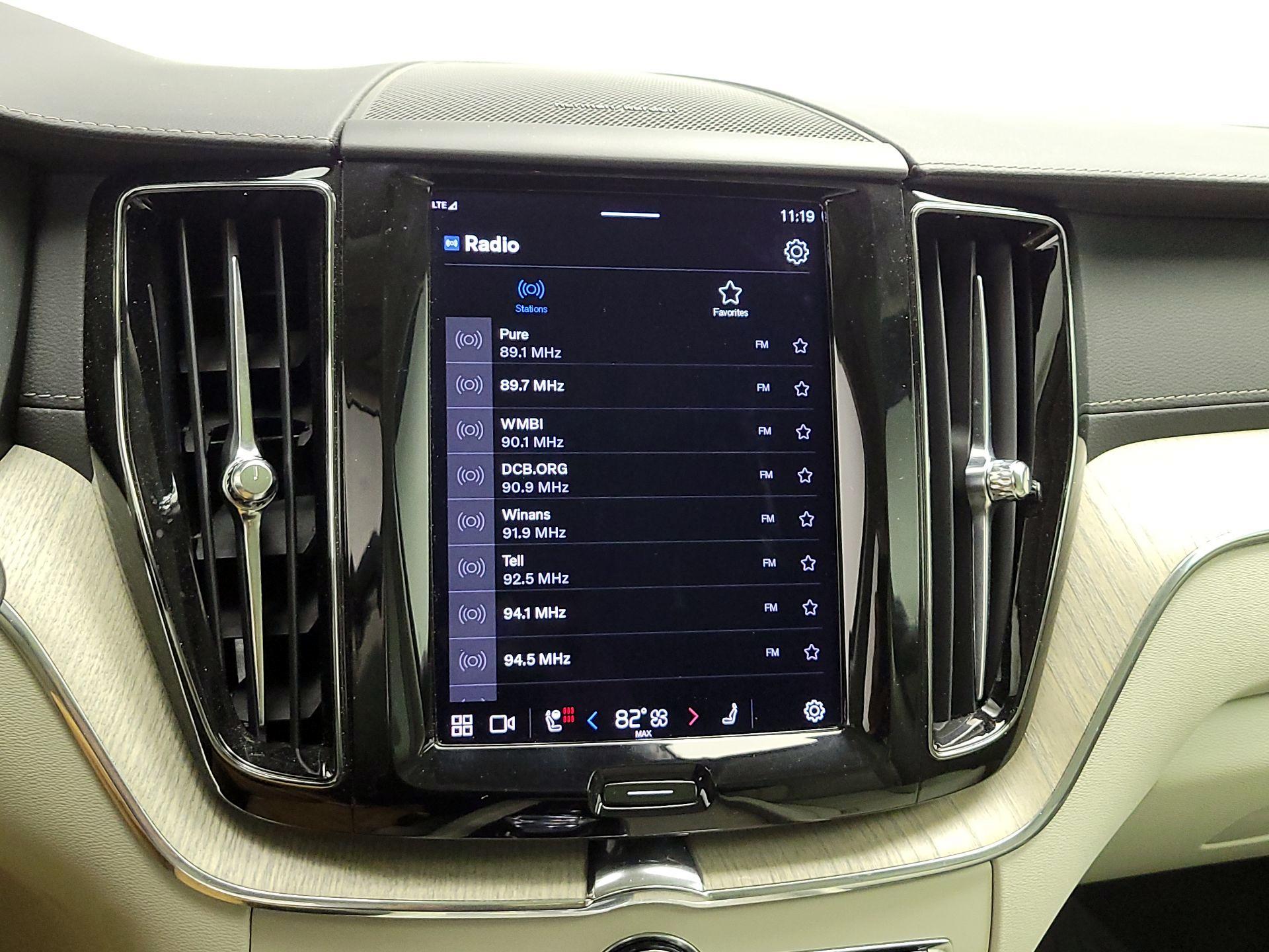 Thumbnail: 2022 Volvo XC60 - 15