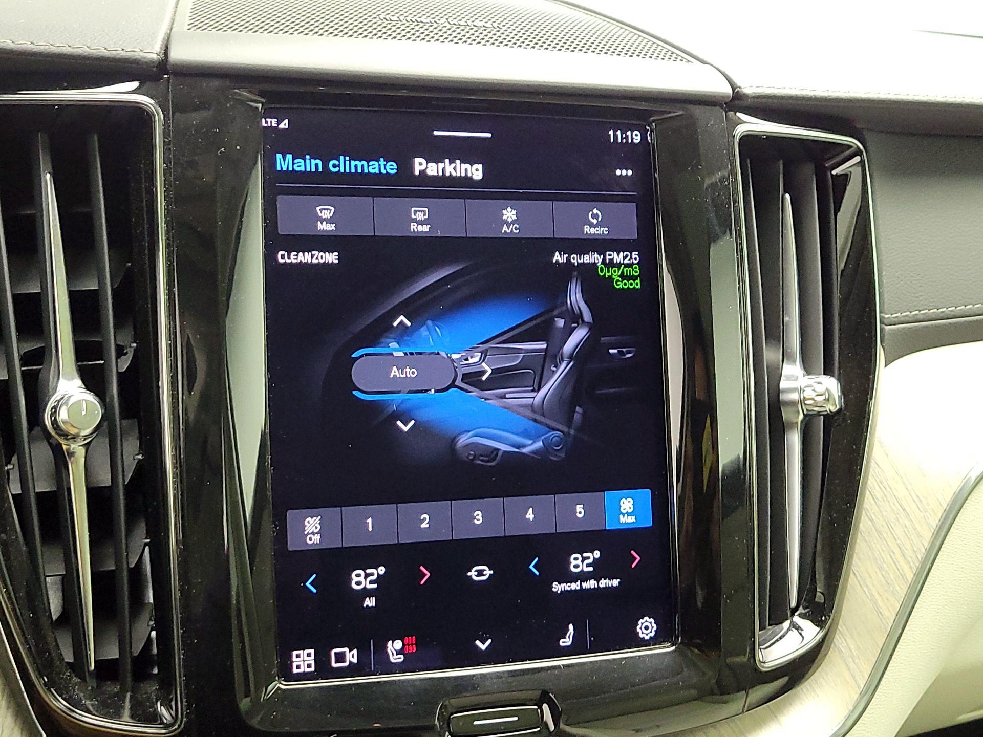 Thumbnail: 2022 Volvo XC60 - 16